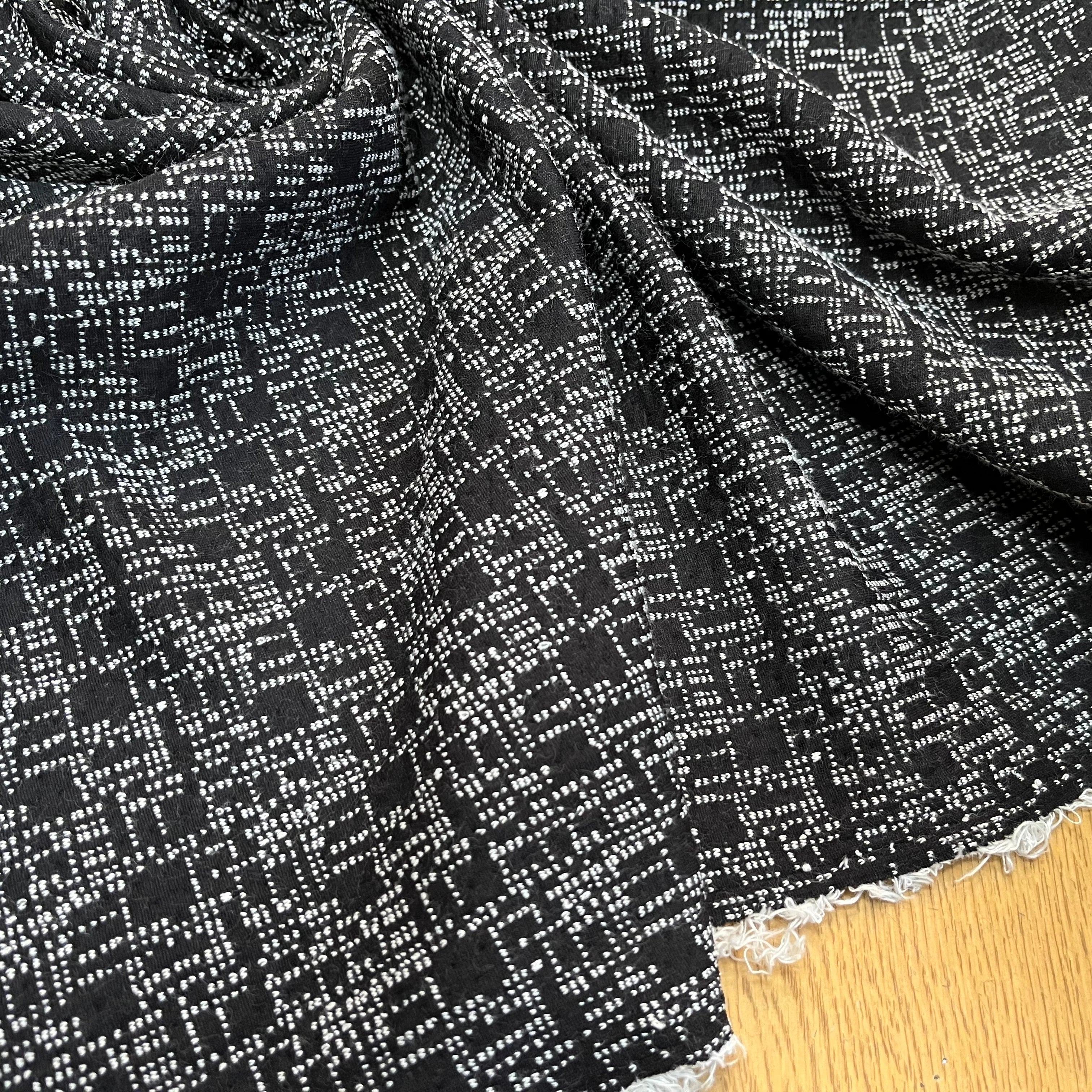 MAILLE EFFET GRUNGE MOUCHETÉE NOIR&BLANC - My Little Coupon