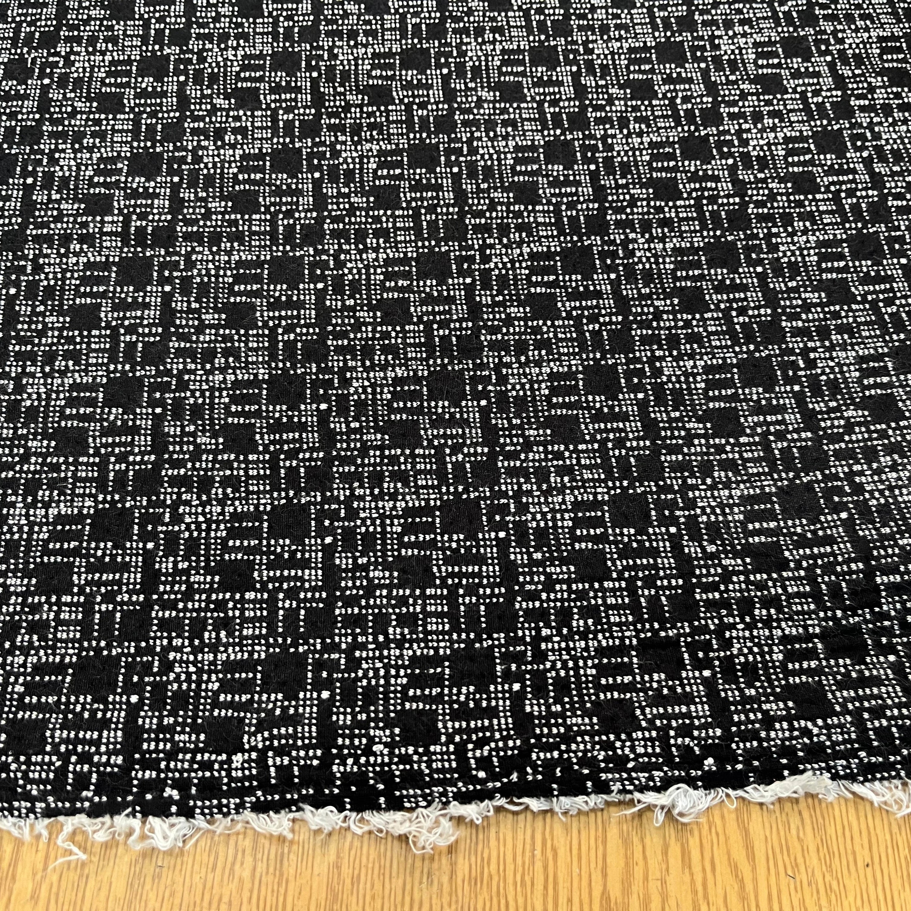 MAILLE EFFET GRUNGE MOUCHETÉE NOIR&BLANC - My Little Coupon