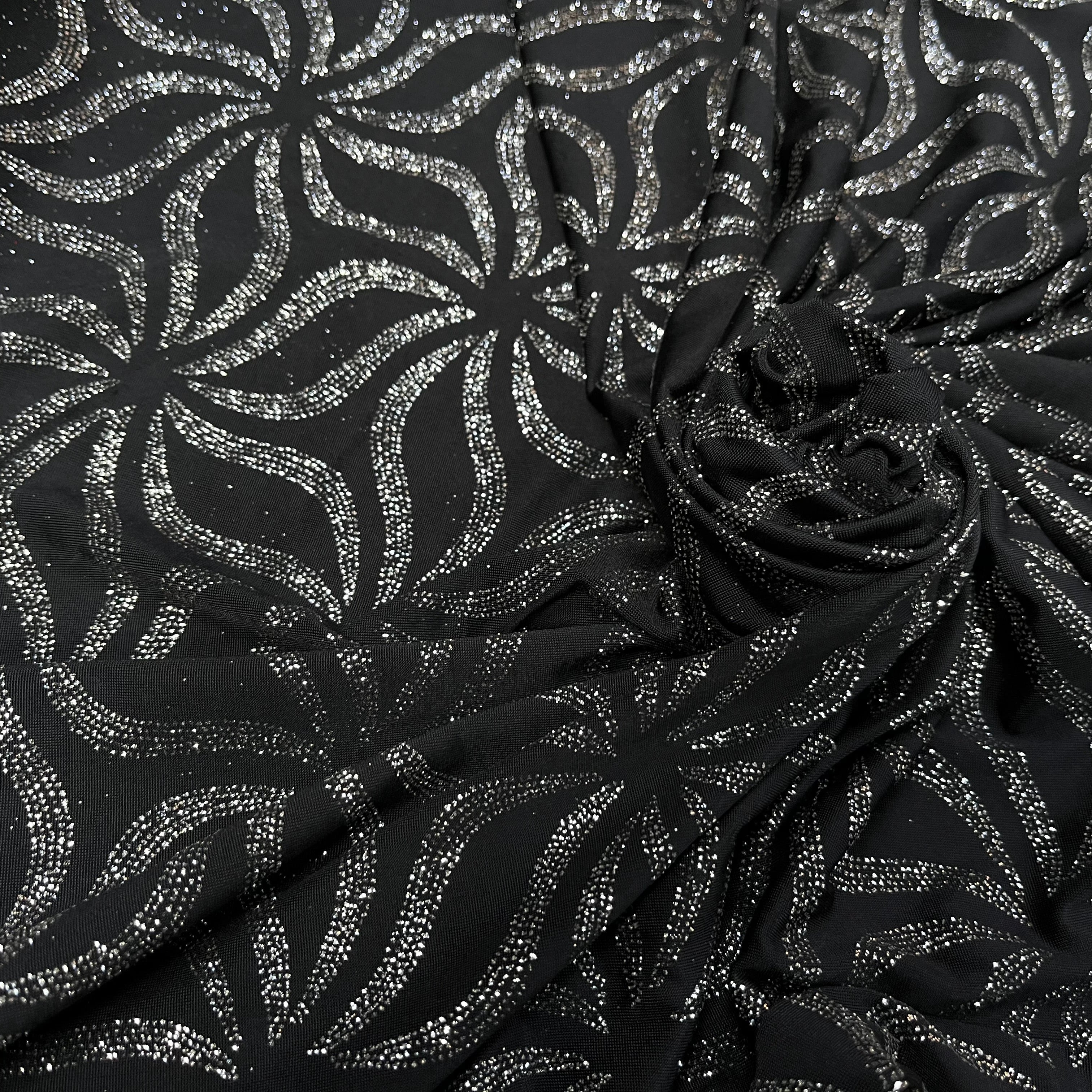 MAILLE FÊTE SÉQUIN GROSSES FEUILLES DE FLEURES BLACK&SILVER - My Little Coupon