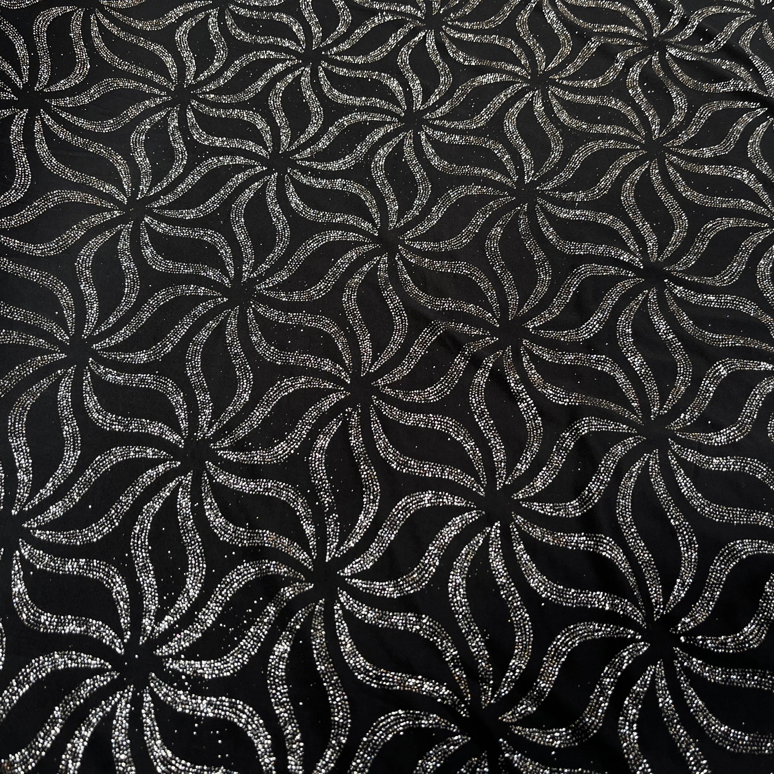 MAILLE FÊTE SÉQUIN GROSSES FEUILLES DE FLEURES BLACK&SILVER - My Little Coupon