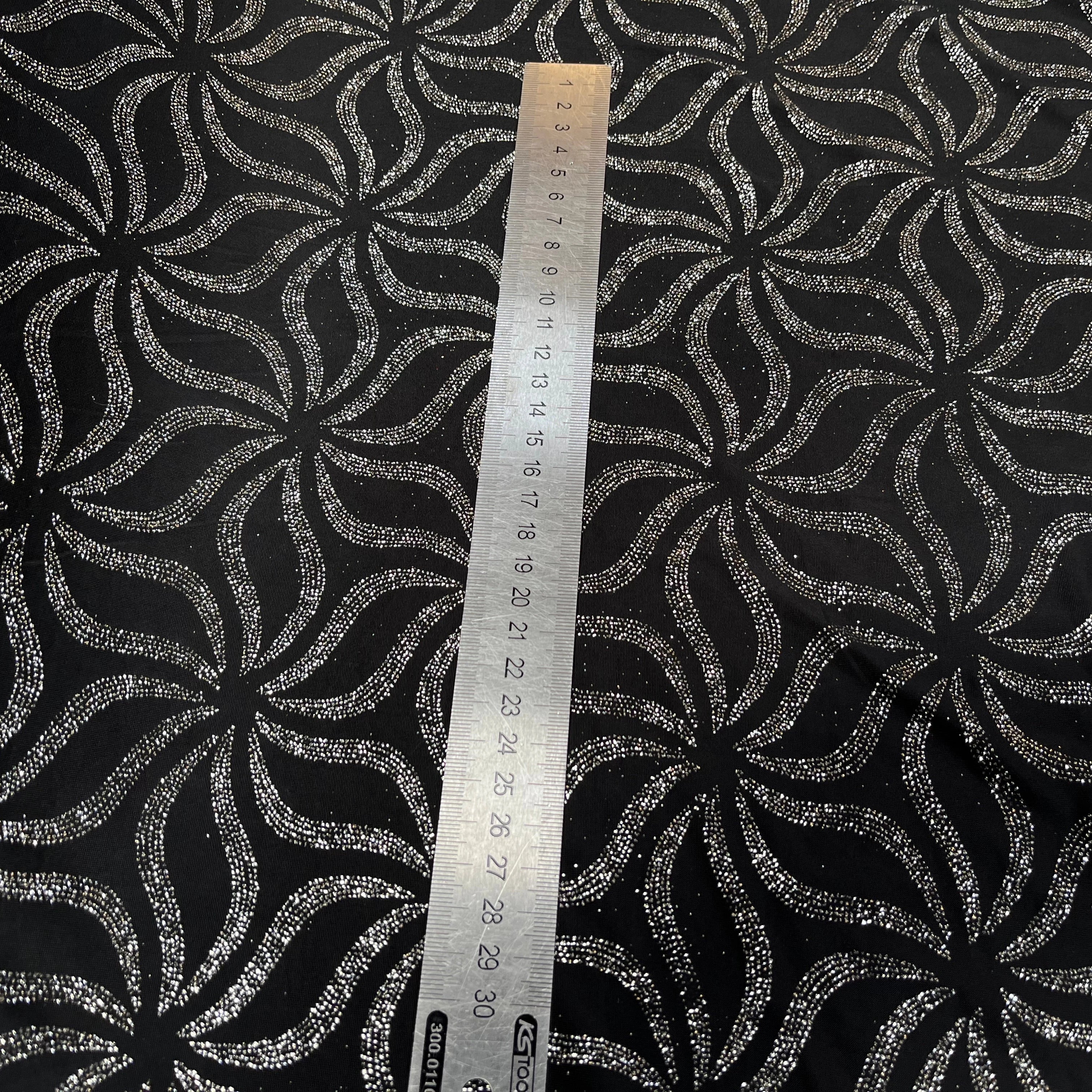 MAILLE FÊTE SÉQUIN GROSSES FEUILLES DE FLEURES BLACK&SILVER - My Little Coupon