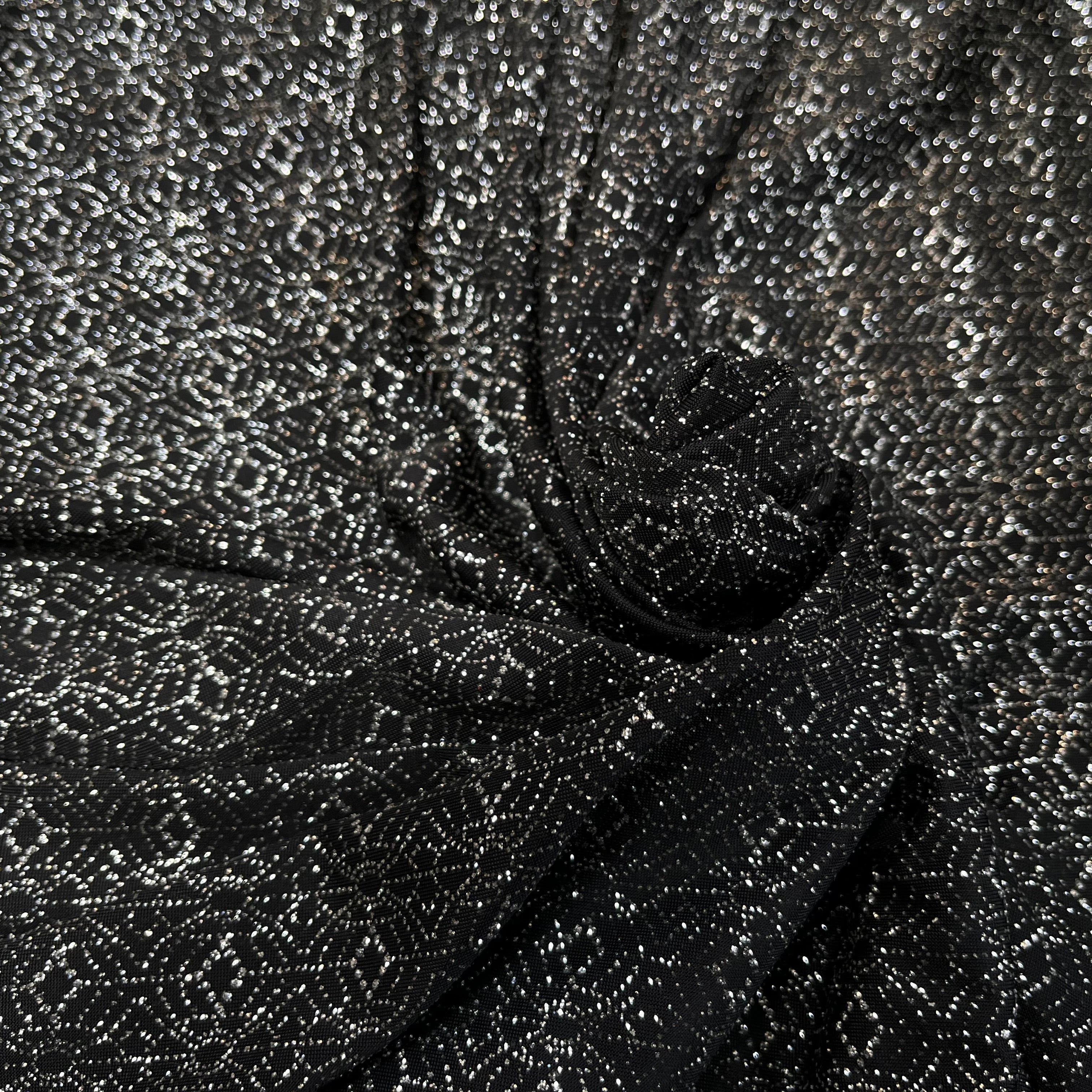 MAILLE FÊTE SÉQUIN MOTIF GLOBE ET GÉOMETRIQUE BLACK&SILVER - My Little Coupon