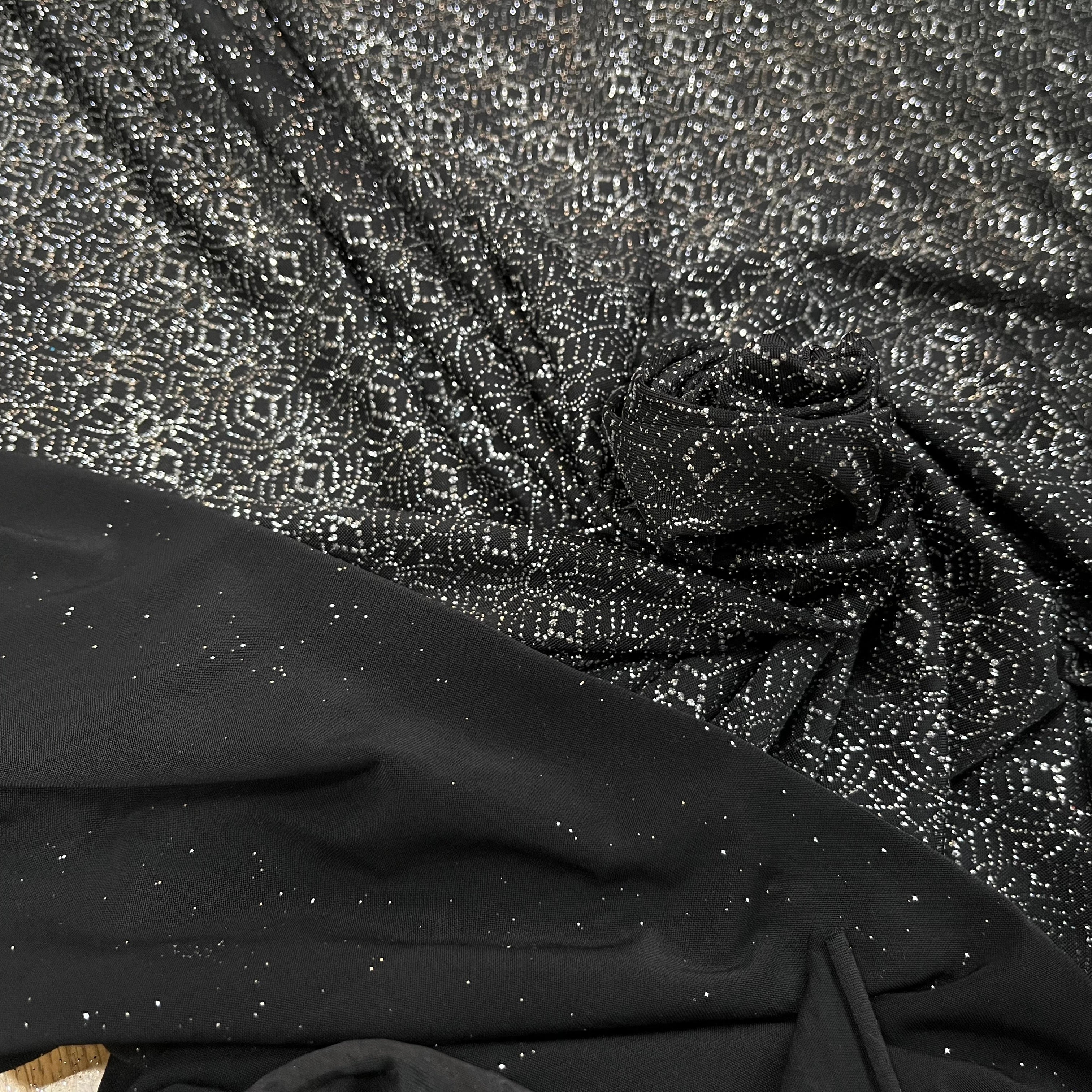 MAILLE FÊTE SÉQUIN MOTIF GLOBE ET GÉOMETRIQUE BLACK&SILVER - My Little Coupon