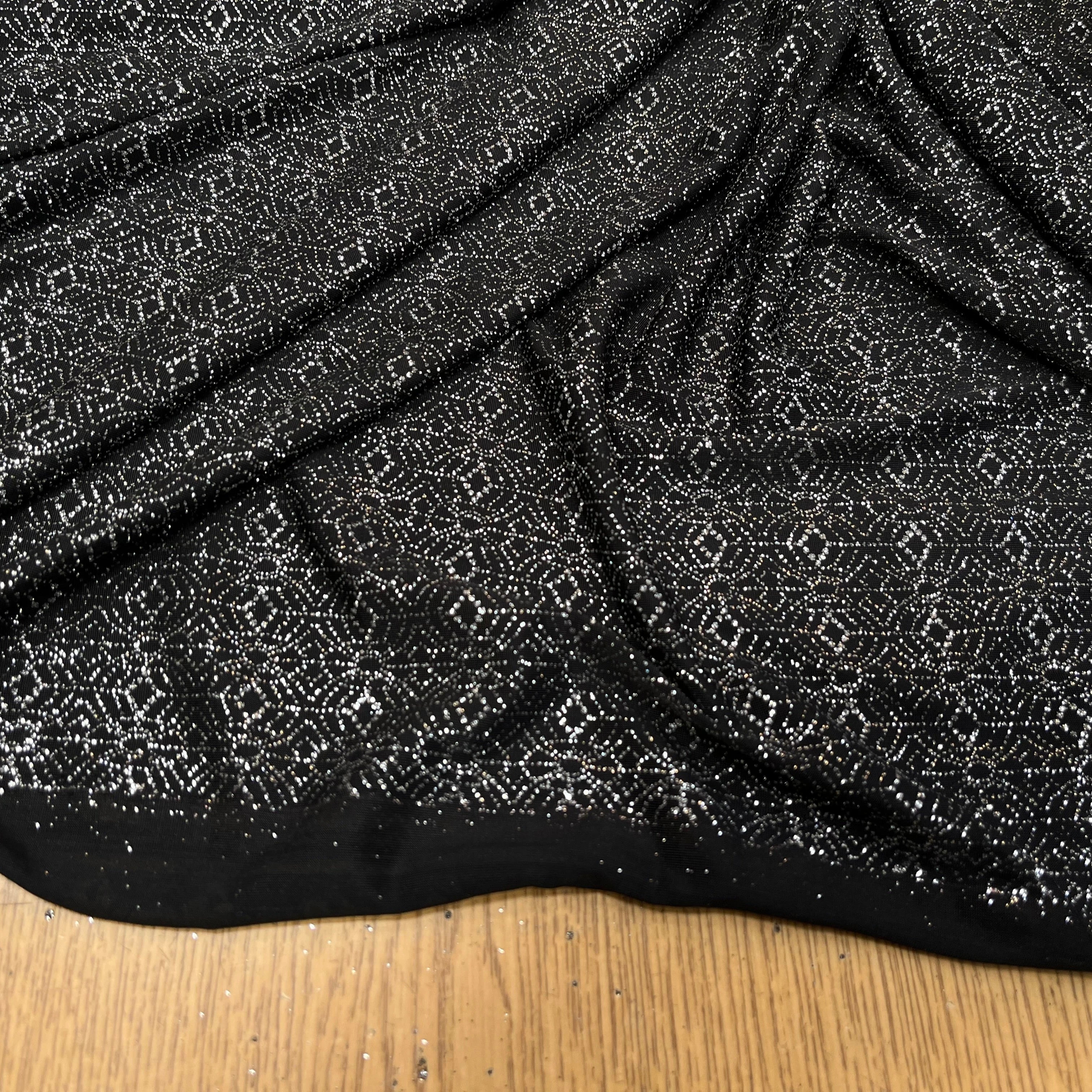 MAILLE FÊTE SÉQUIN MOTIF GLOBE ET GÉOMETRIQUE BLACK&SILVER - My Little Coupon