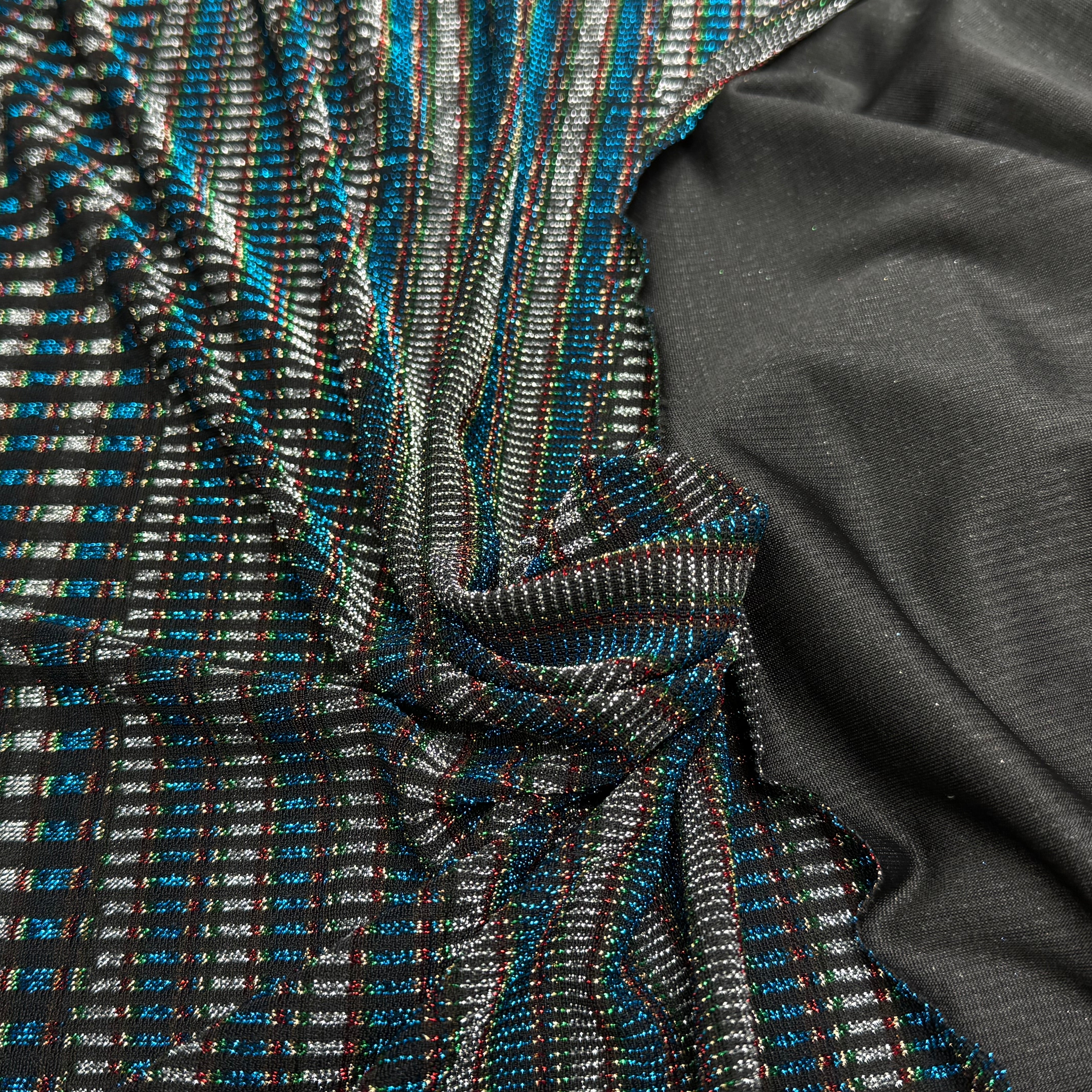 MAILLE FÊTE ULTRA STRETCH BRILLANT POLY INTERLOCK TURQUOISE/RED - My Little Coupon