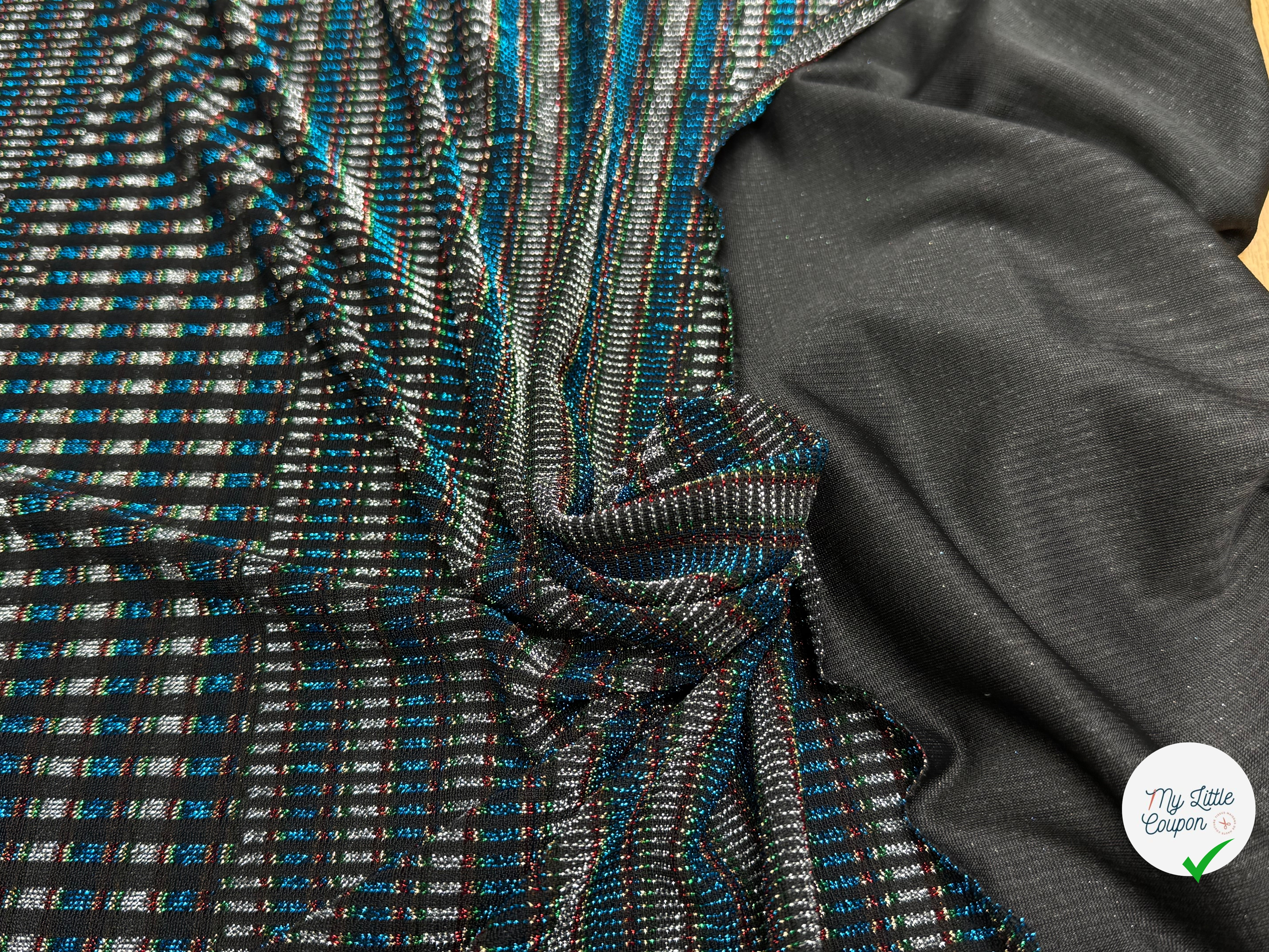 MAILLE FÊTE ULTRA STRETCH BRILLANT POLY INTERLOCK TURQUOISE/RED - My Little Coupon