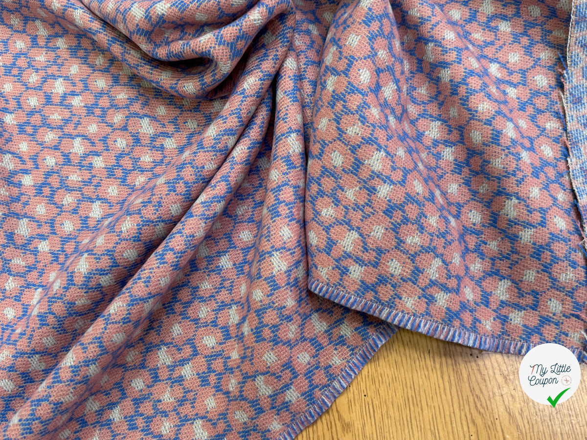 MAILLE GRATTÉE JACQUARD FLEURS ROSE PÂLE FOND BLEU - My Little Coupon
