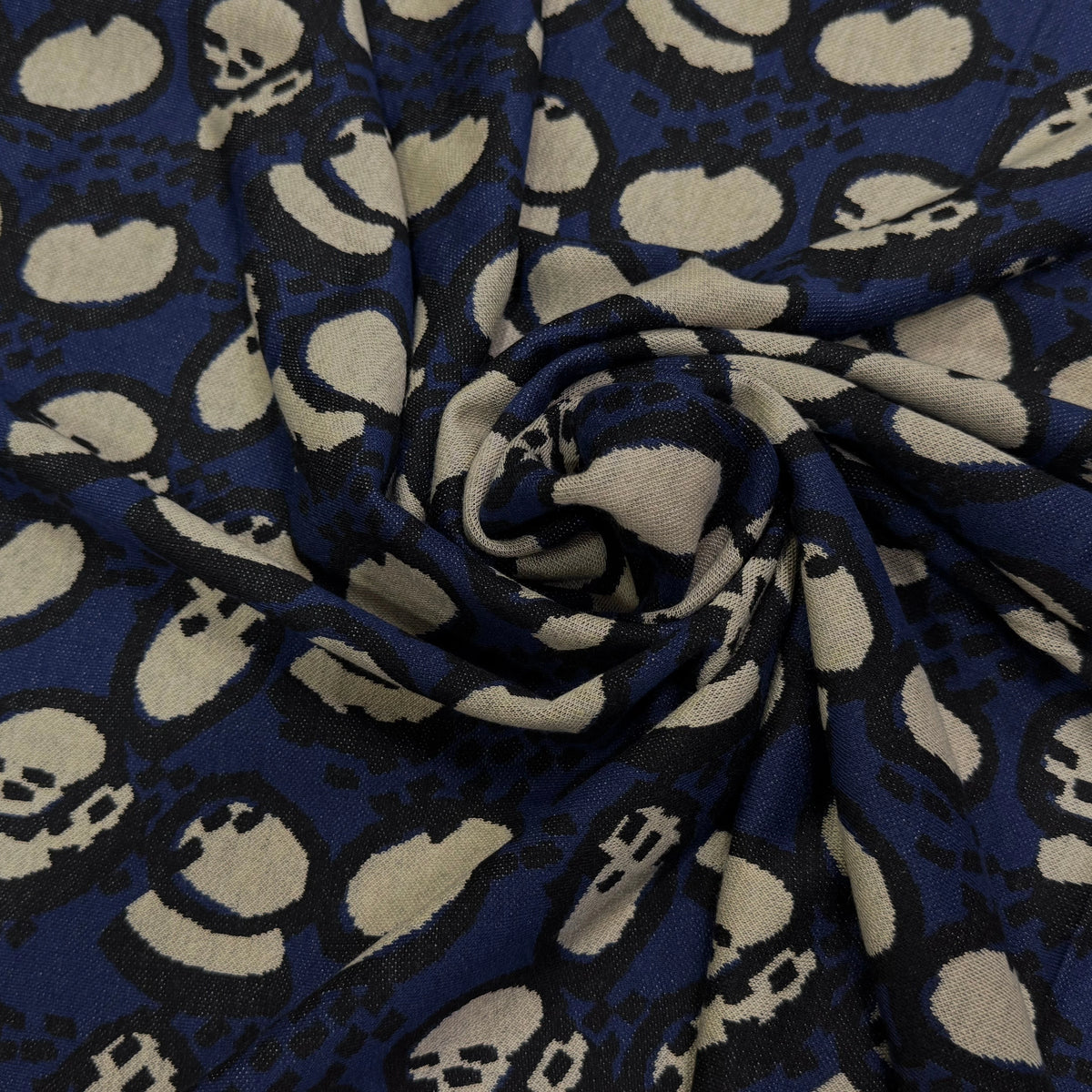 MAILLE JACQUARD ESPRIT MILANO MOTIF ABSTRAIT ÉCRU FOND BLEU MARINE - My Little Coupon
