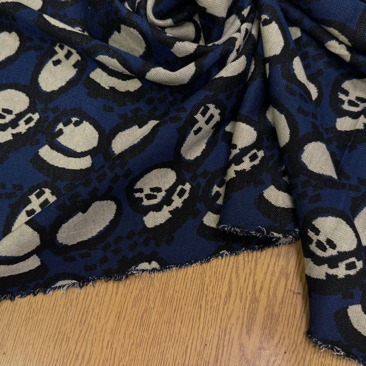 MAILLE JACQUARD ESPRIT MILANO MOTIF ABSTRAIT ÉCRU FOND BLEU MARINE - My Little Coupon