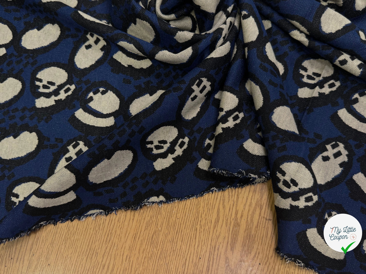 MAILLE JACQUARD ESPRIT MILANO MOTIF ABSTRAIT ÉCRU FOND BLEU MARINE - My Little Coupon
