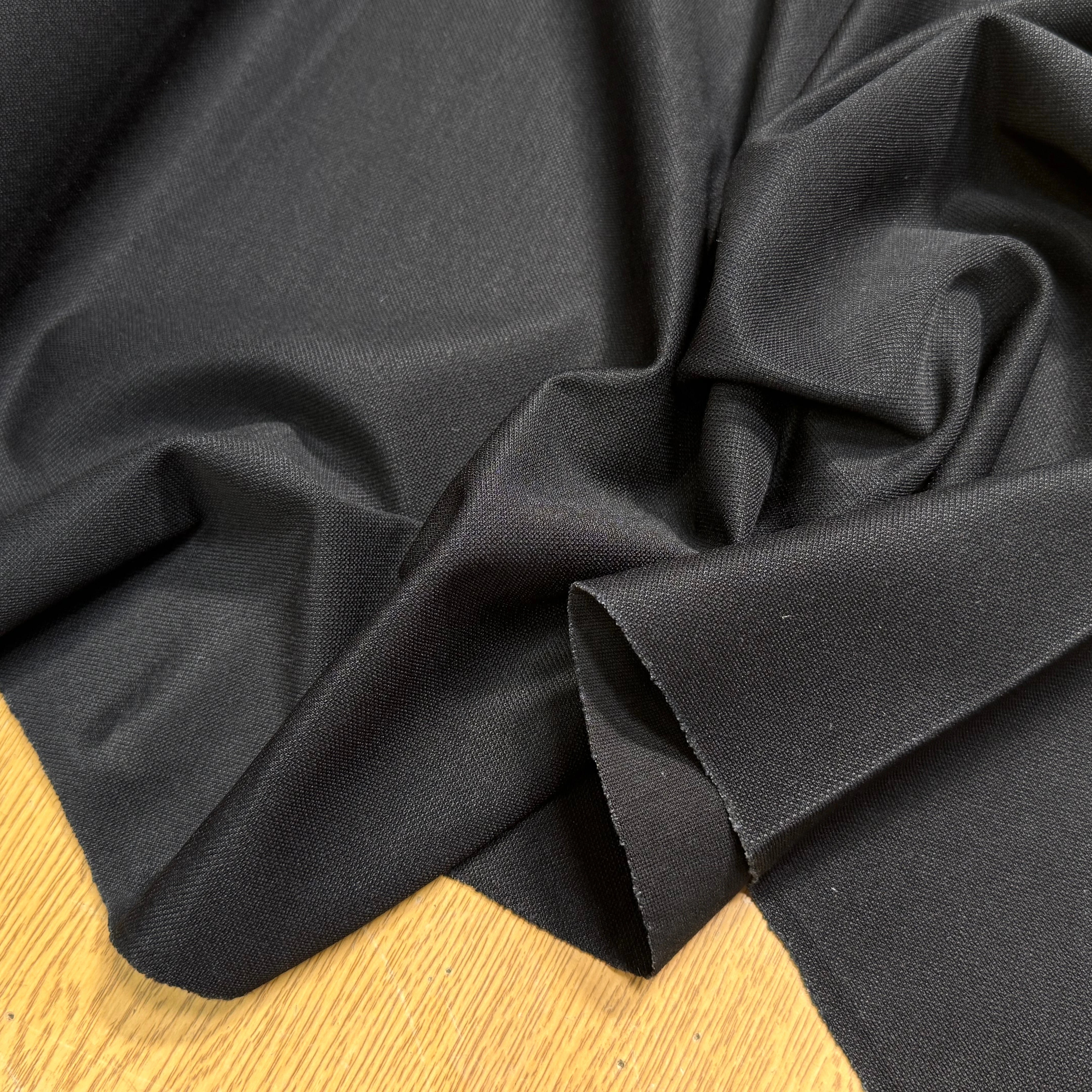 MAILLE LOURDE 76% VISCOSE ASPECT CREPE 5% ÉLASTHANNE TENUE LOURDE - My Little Coupon
