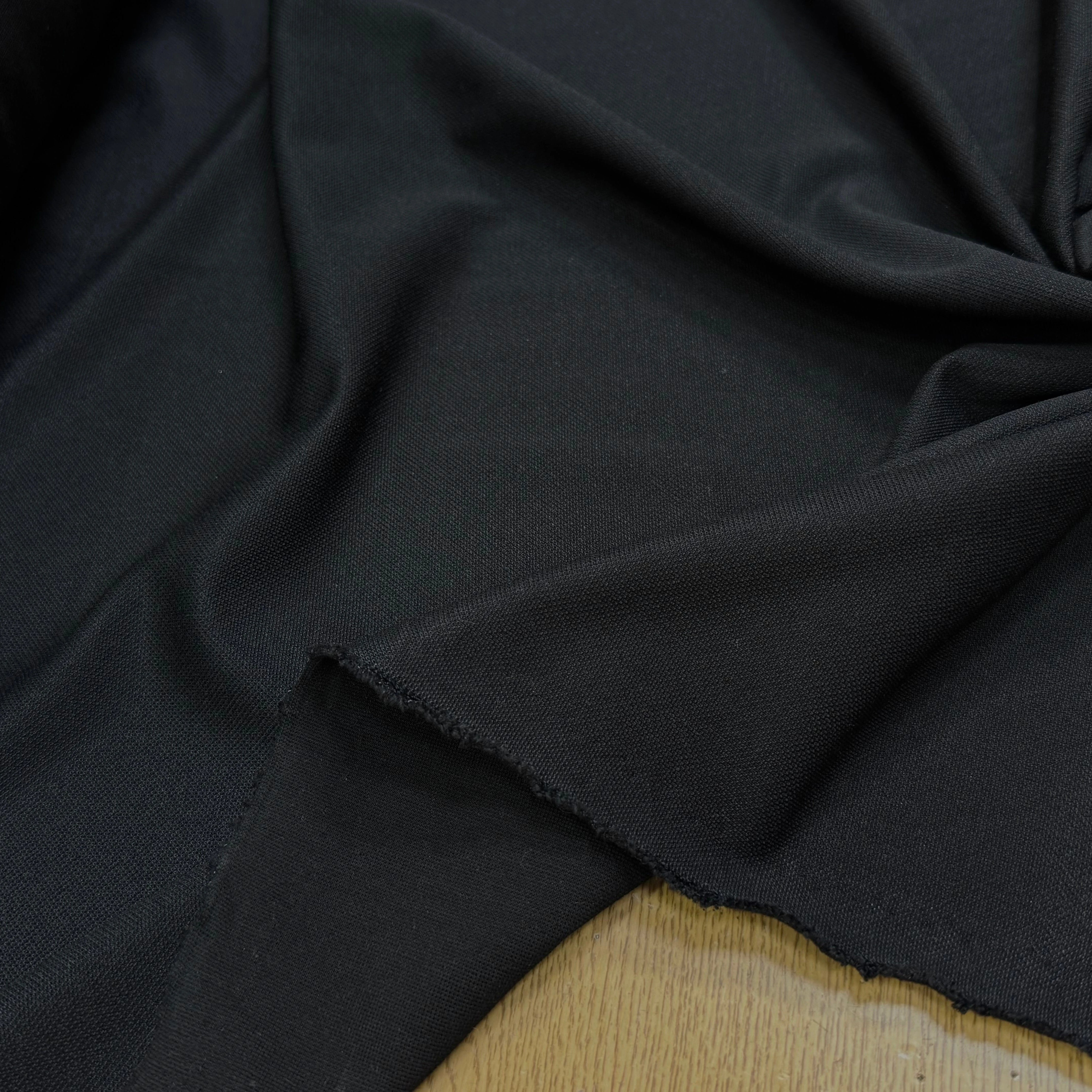 MAILLE LOURDE 76% VISCOSE ULTRA STRETCH NOIR LÈGEREMENT SATINÉ ASPECT PIQUÉ - My Little Coupon