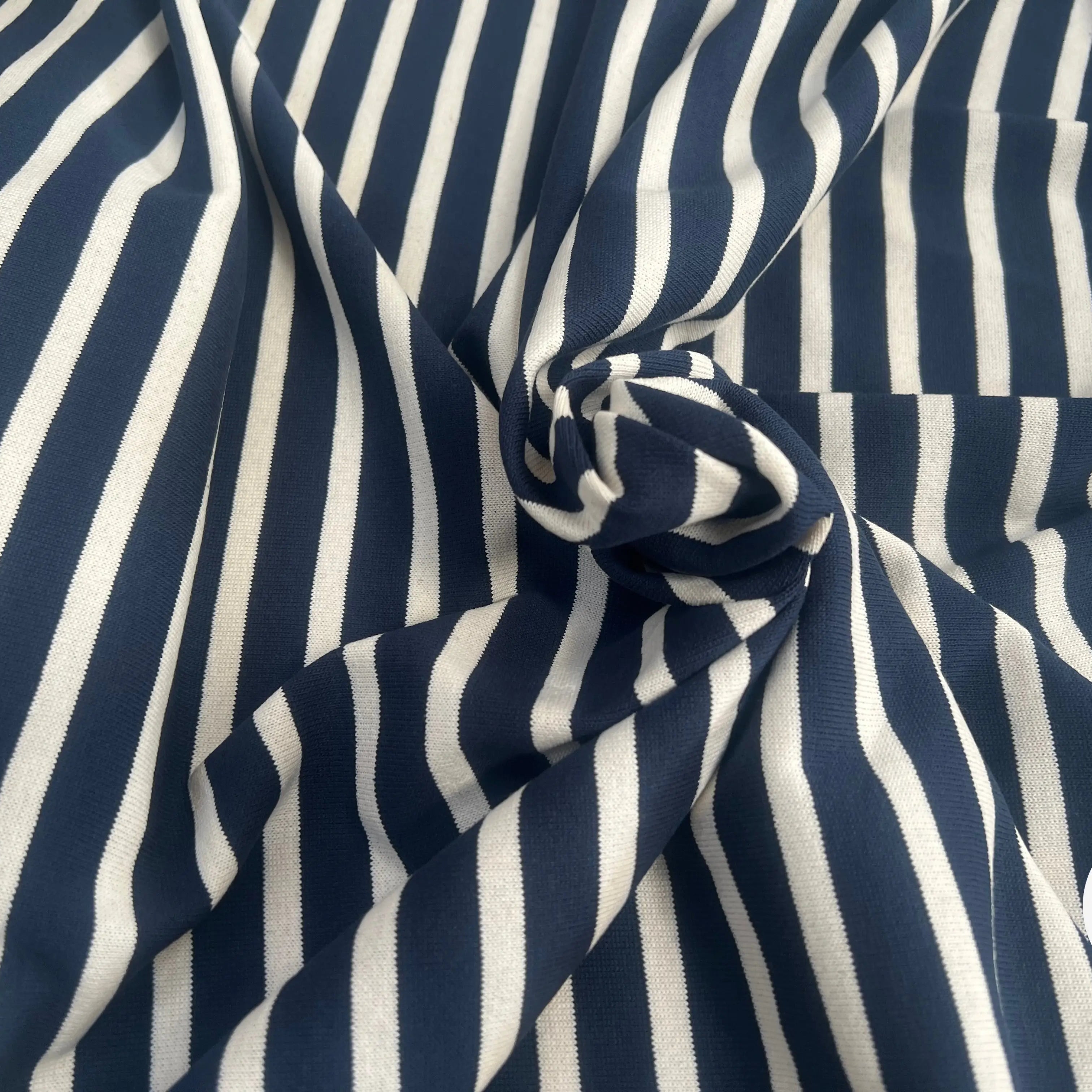 MAILLE LOURDE MARINIÈRE BLEU MARINE RAYURES CRÈME - My Little Coupon