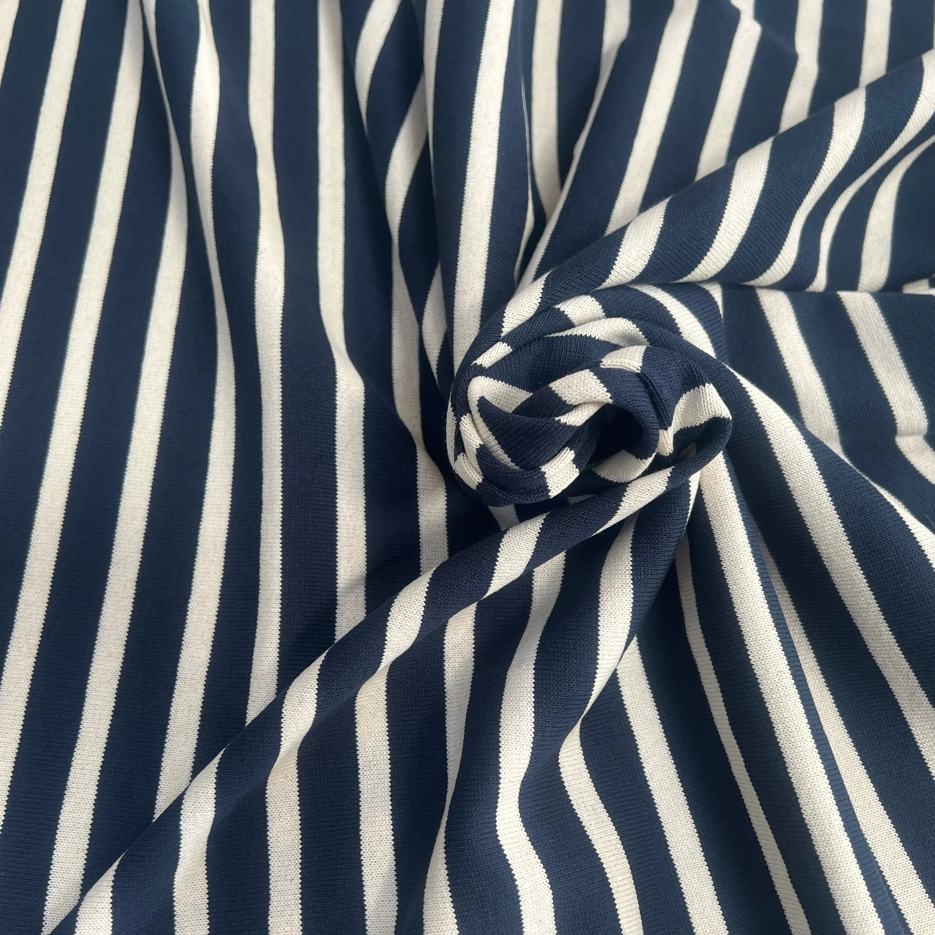 MAILLE LOURDE MARINIÈRE BLEU MARINE RAYURES CRÈME - My Little Coupon