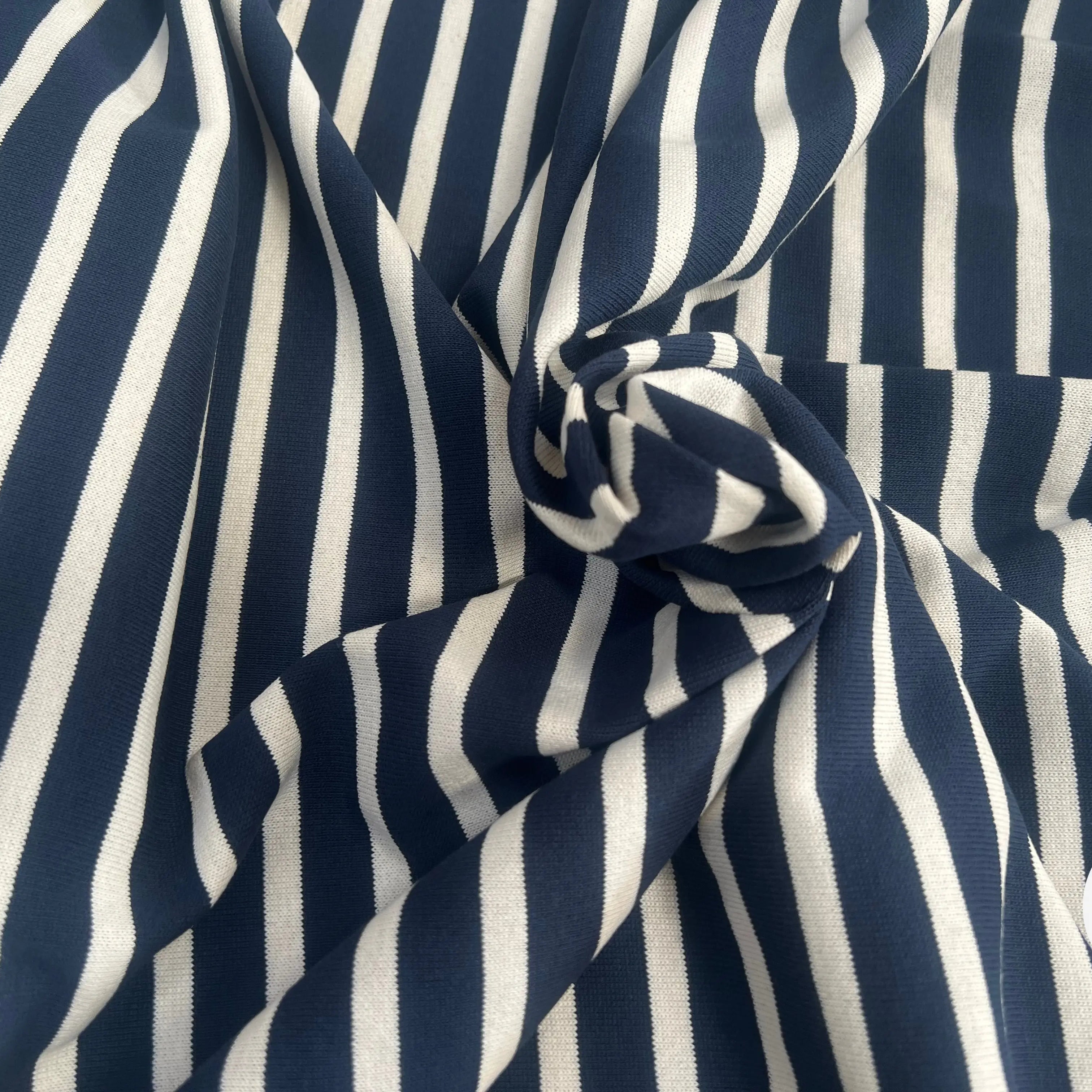 MAILLE LOURDE MARINIÈRE BLEU MARINE RAYURES CRÈME - My Little Coupon