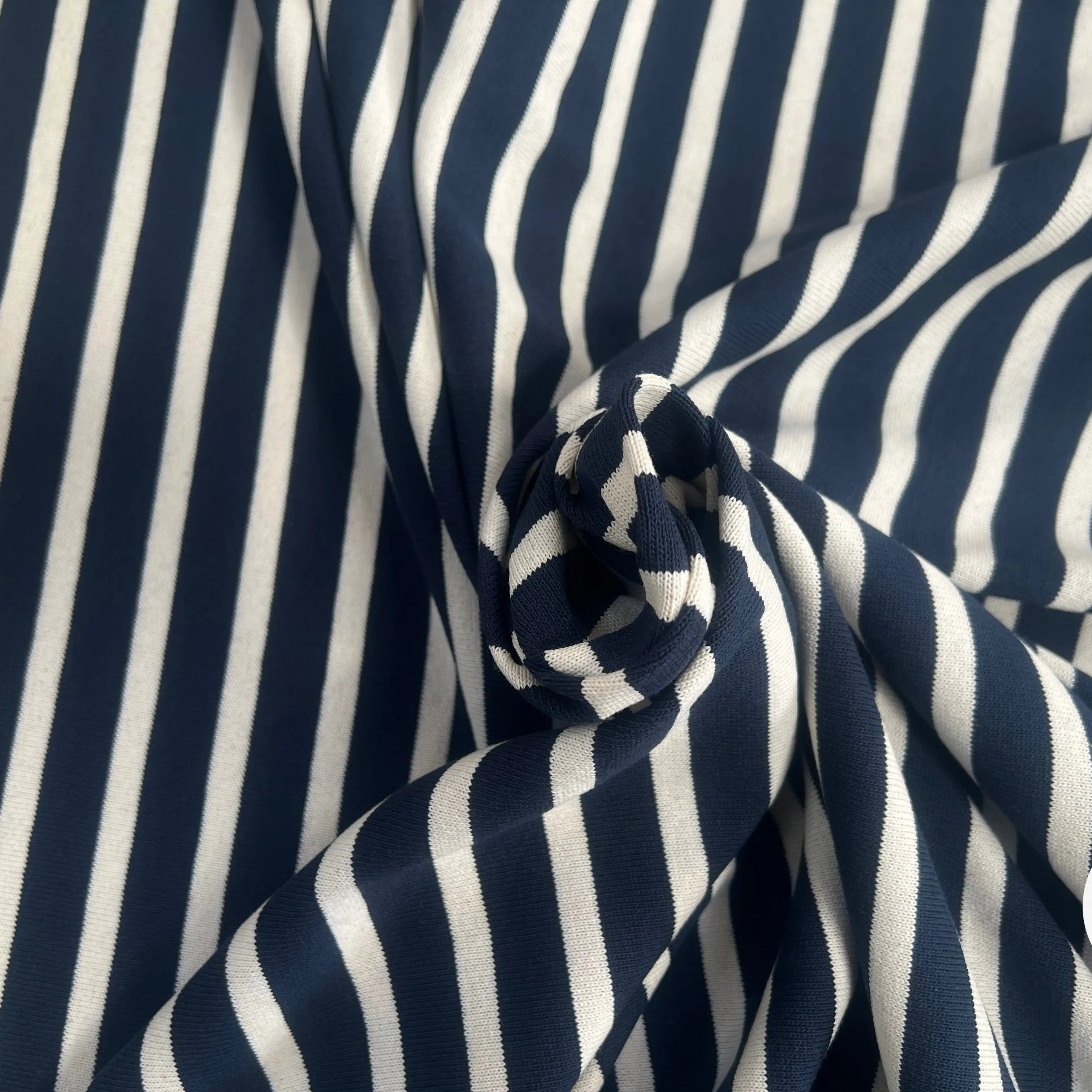 MAILLE LOURDE MARINIÈRE BLEU MARINE RAYURES CRÈME - My Little Coupon