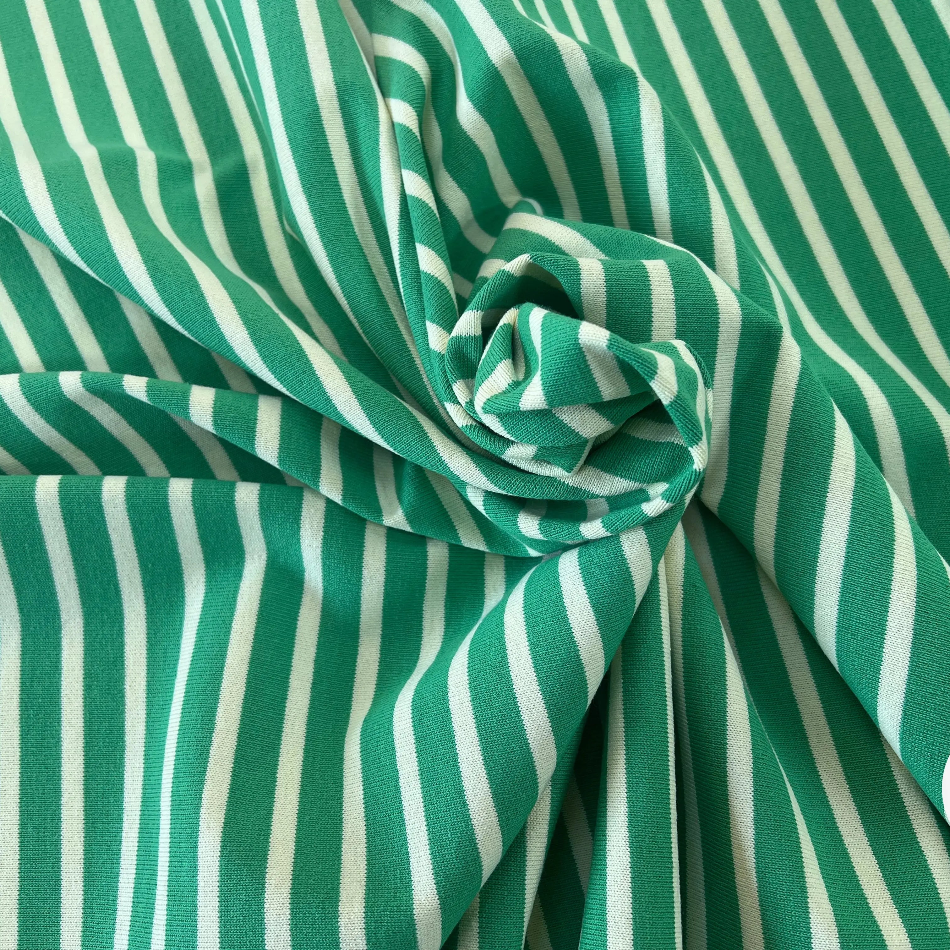 MAILLE LOURDE RAYURES CREME FOND VERT - My Little Coupon