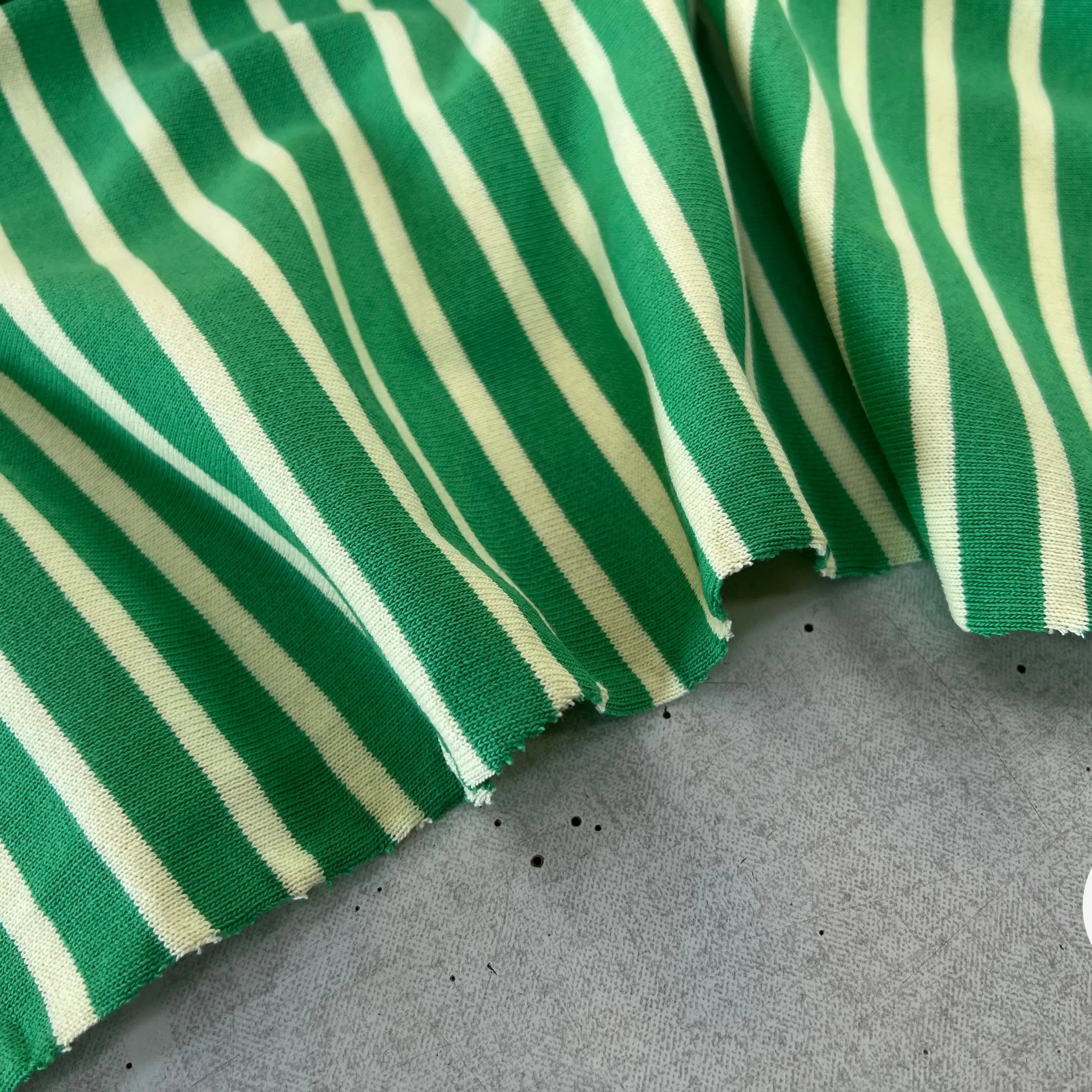 MAILLE LOURDE RAYURES CREME FOND VERT - My Little Coupon