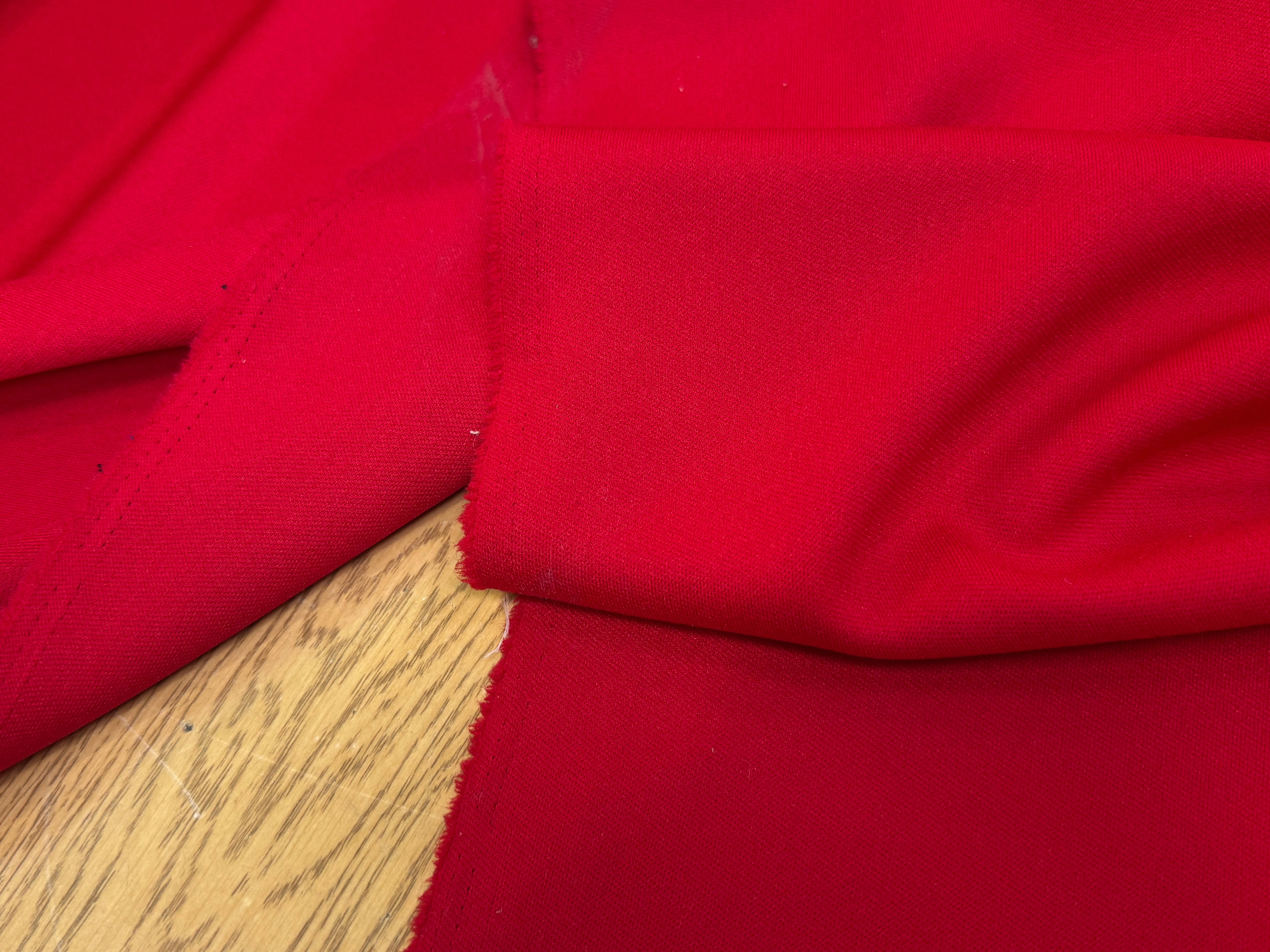 MAILLE LOURDE STRETCH ROUGE LÉGÈREMENT CREPÉE - My Little Coupon