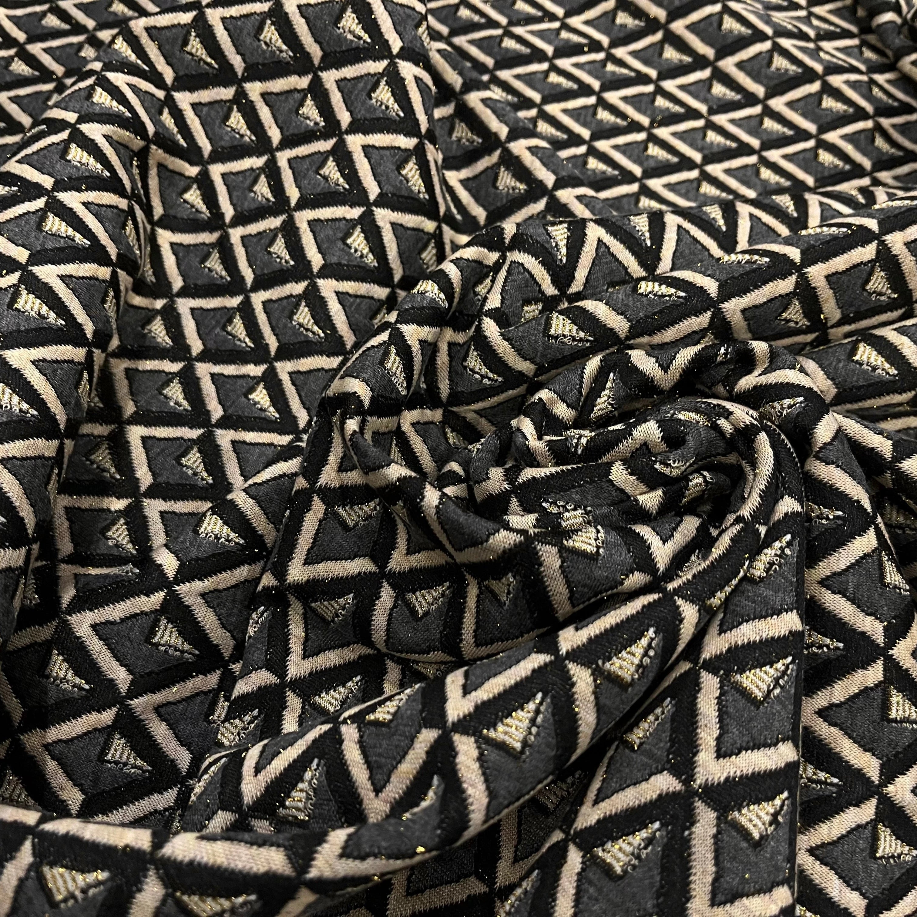 MAILLE MILANO 24% VISCOSE FIL OR MOTIF GÉOMETRIQUE - My Little Coupon