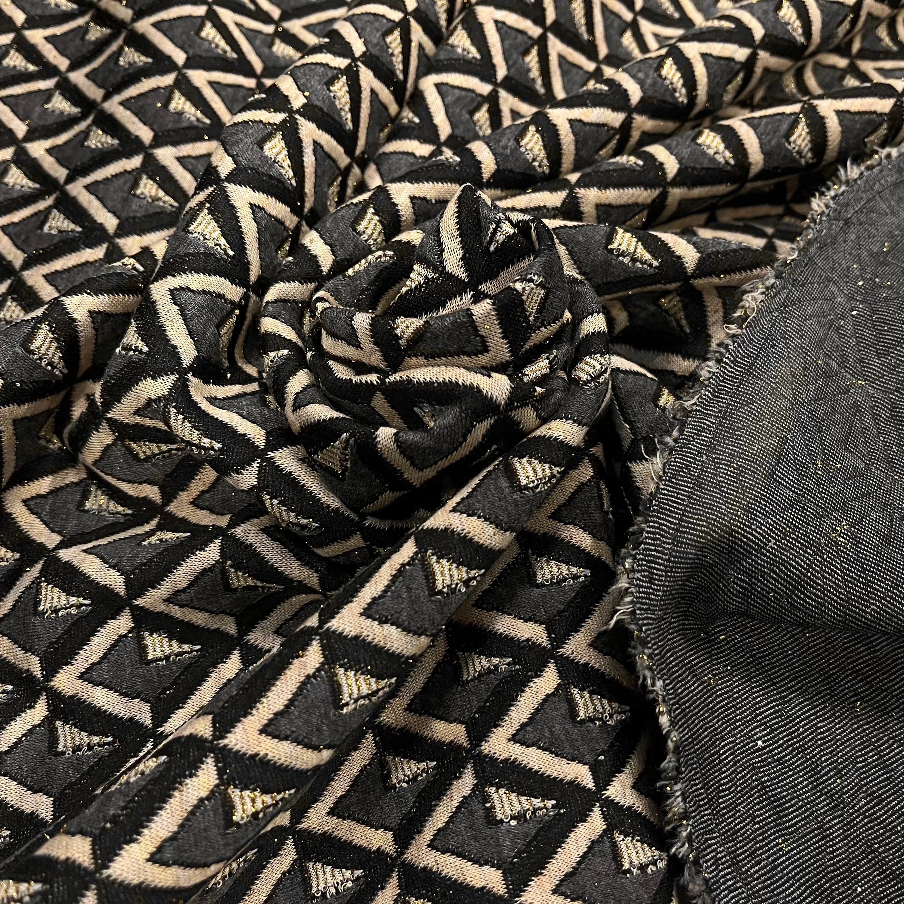 MAILLE MILANO 24% VISCOSE FIL OR MOTIF GÉOMETRIQUE - My Little Coupon