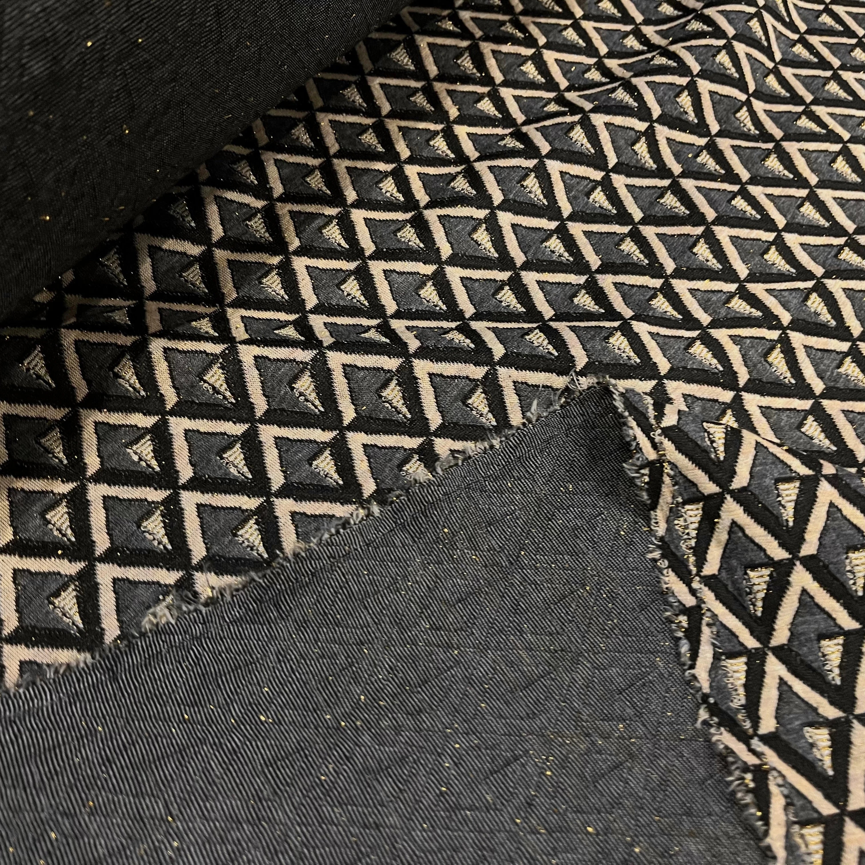 MAILLE MILANO 24% VISCOSE FIL OR MOTIF GÉOMETRIQUE - My Little Coupon