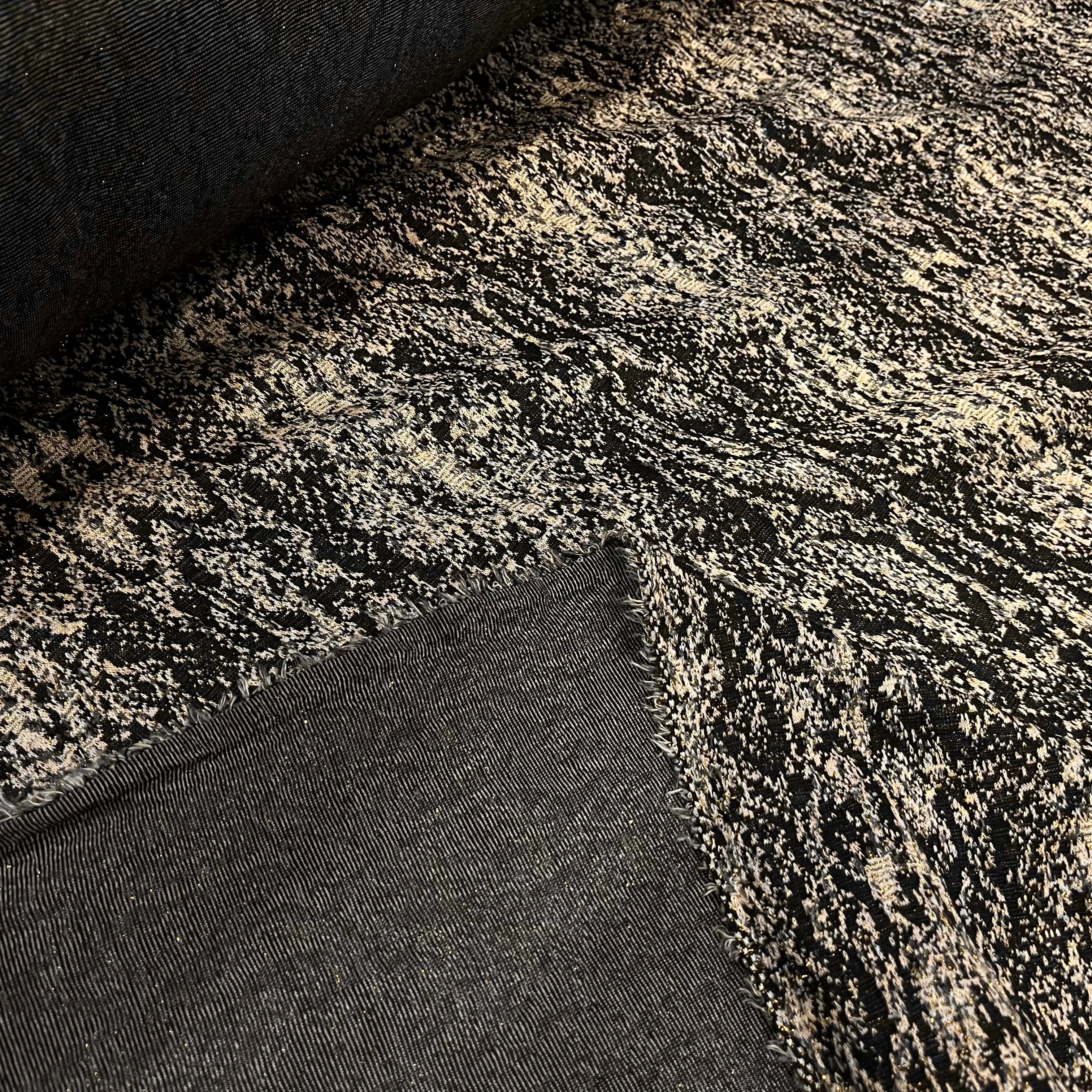 MAILLE MILANO 25% VISCOSE MOTIF ÉFFET LÉOPARD NOIR&BEIGE FIL OR - My Little Coupon