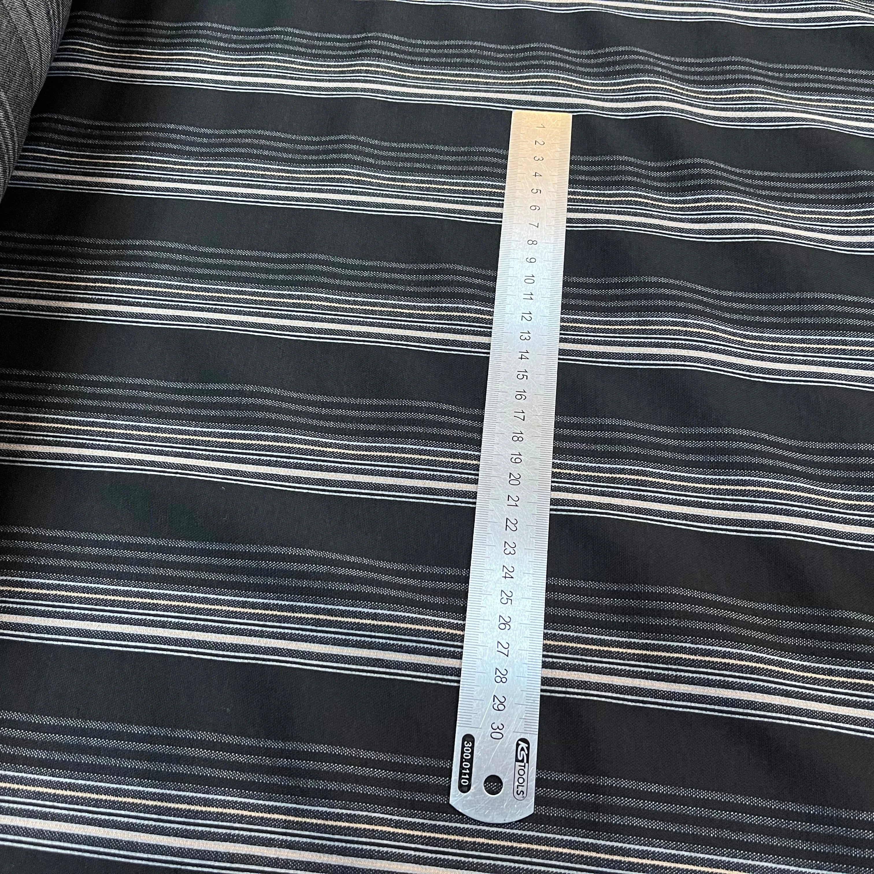MAILLE MILANO FOND NOIR À RAYURES BEIGE&GRISE STRETCH - My Little Coupon