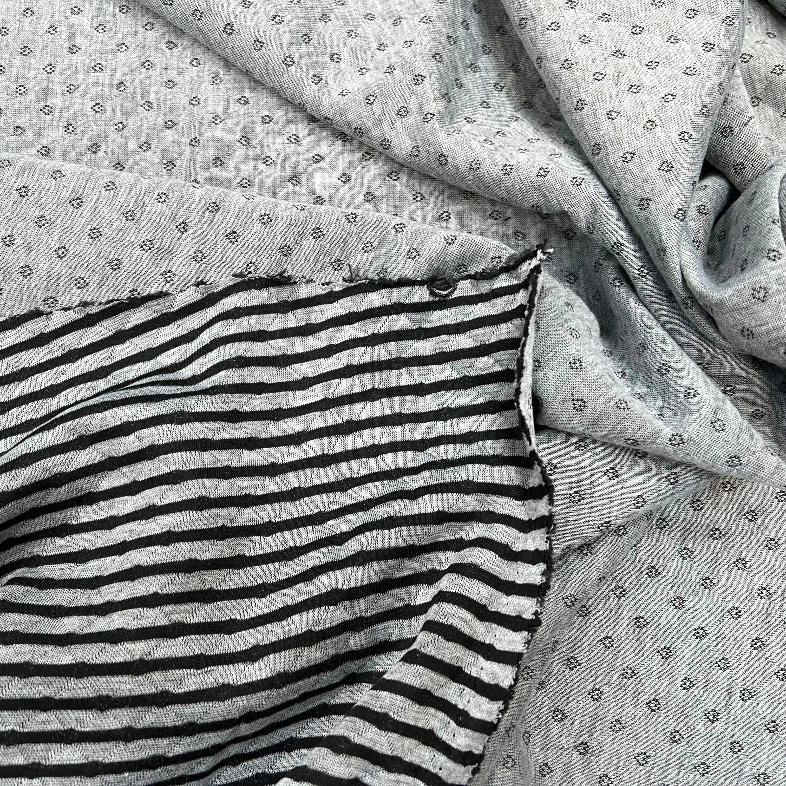 MAILLE POLYCOTON PETIT COEUR ENVERS RAYURES GRIS - My Little Coupon