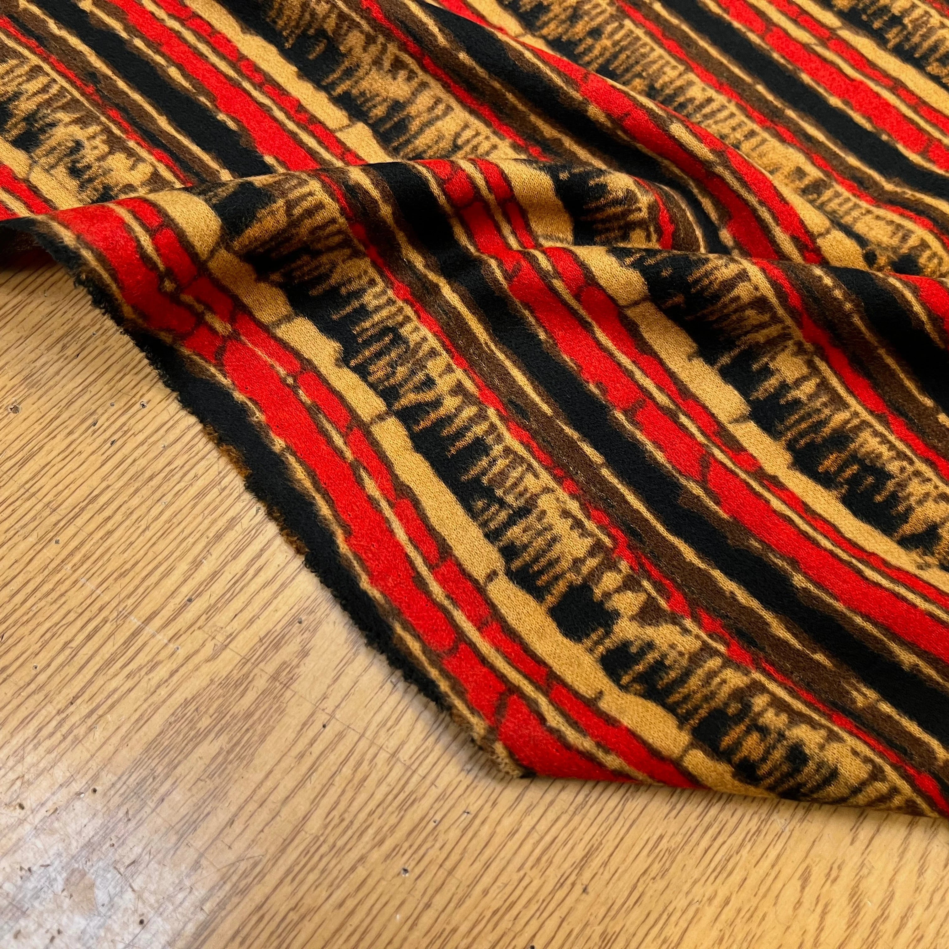 MAILLE POLYESTER DUVEUTEUSE RAYURES ETHNIQUES - My Little Coupon