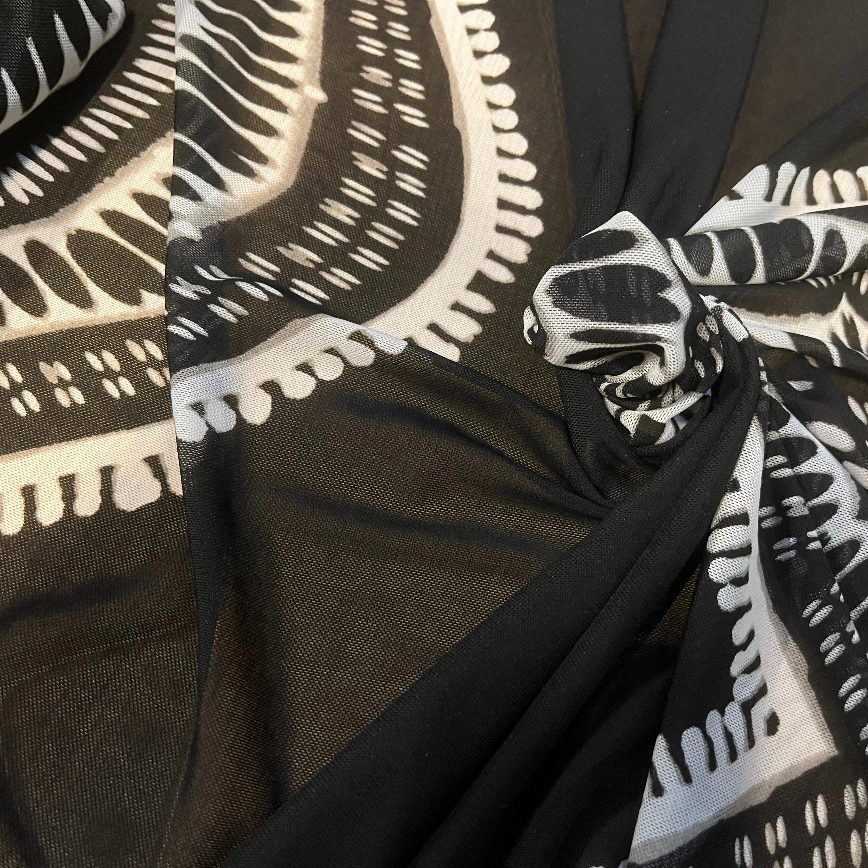 MAILLE RÉSILLE À MOTIFS GÉOMÉTRIQUE ZIGZAG - My Little Coupon