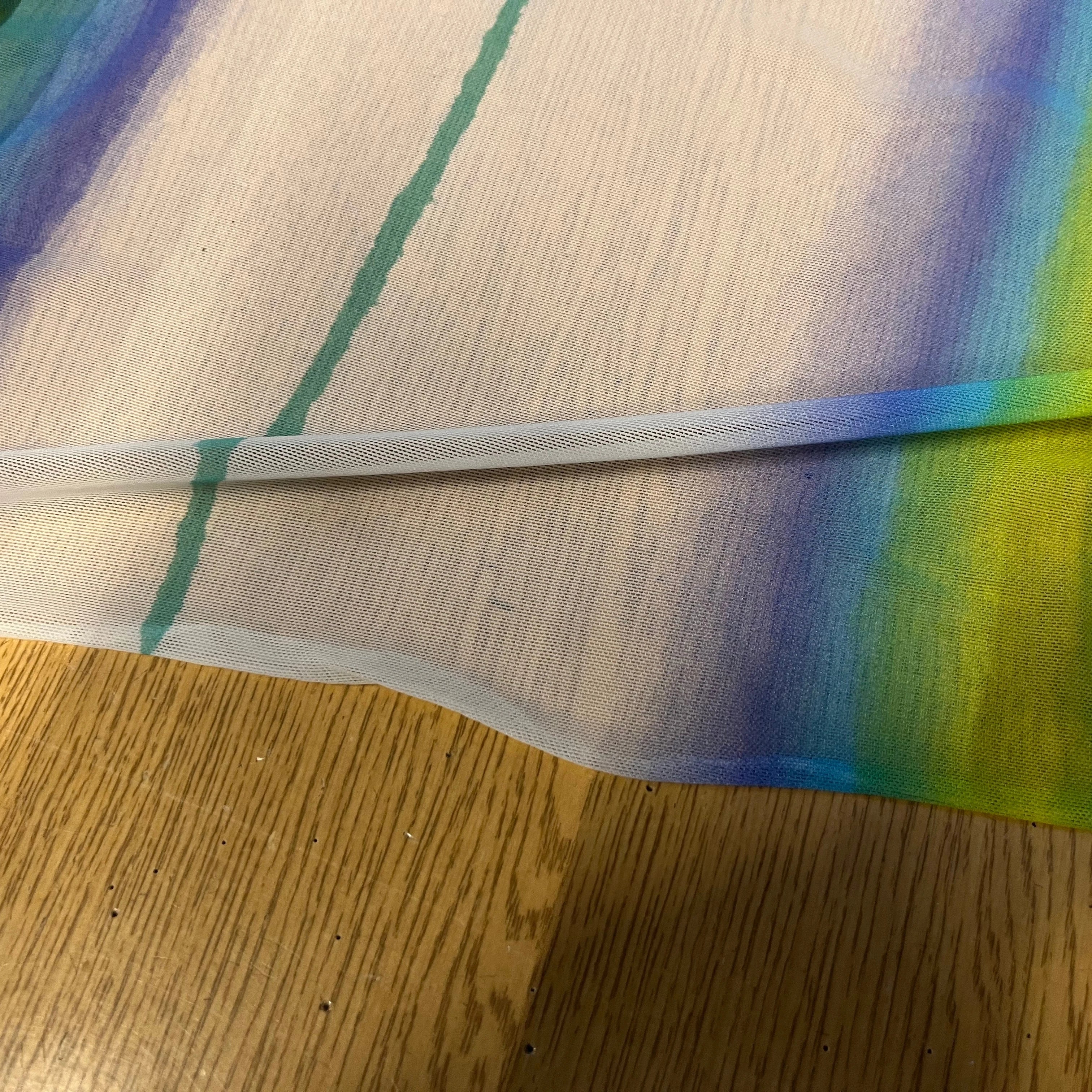 MAILLE RÉSILLE À RAYURES MULTICOLORES PERPENDICULAIRES À LA LISIÈRE - My Little Coupon