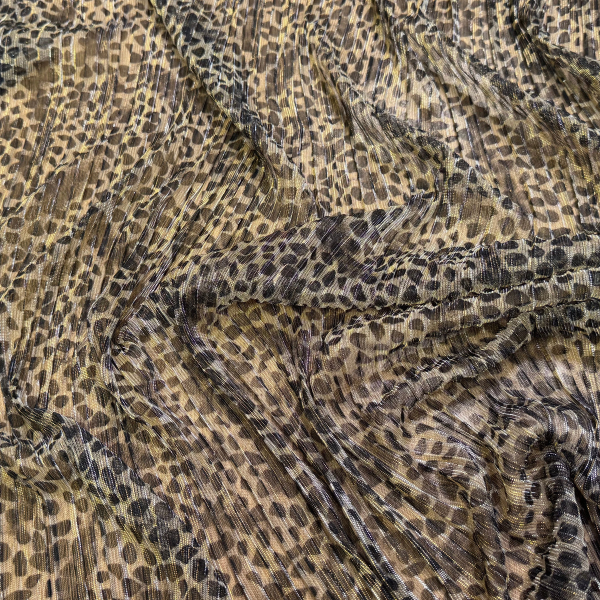 Tissu maille résille plissée léopard beige or - vue de la matière