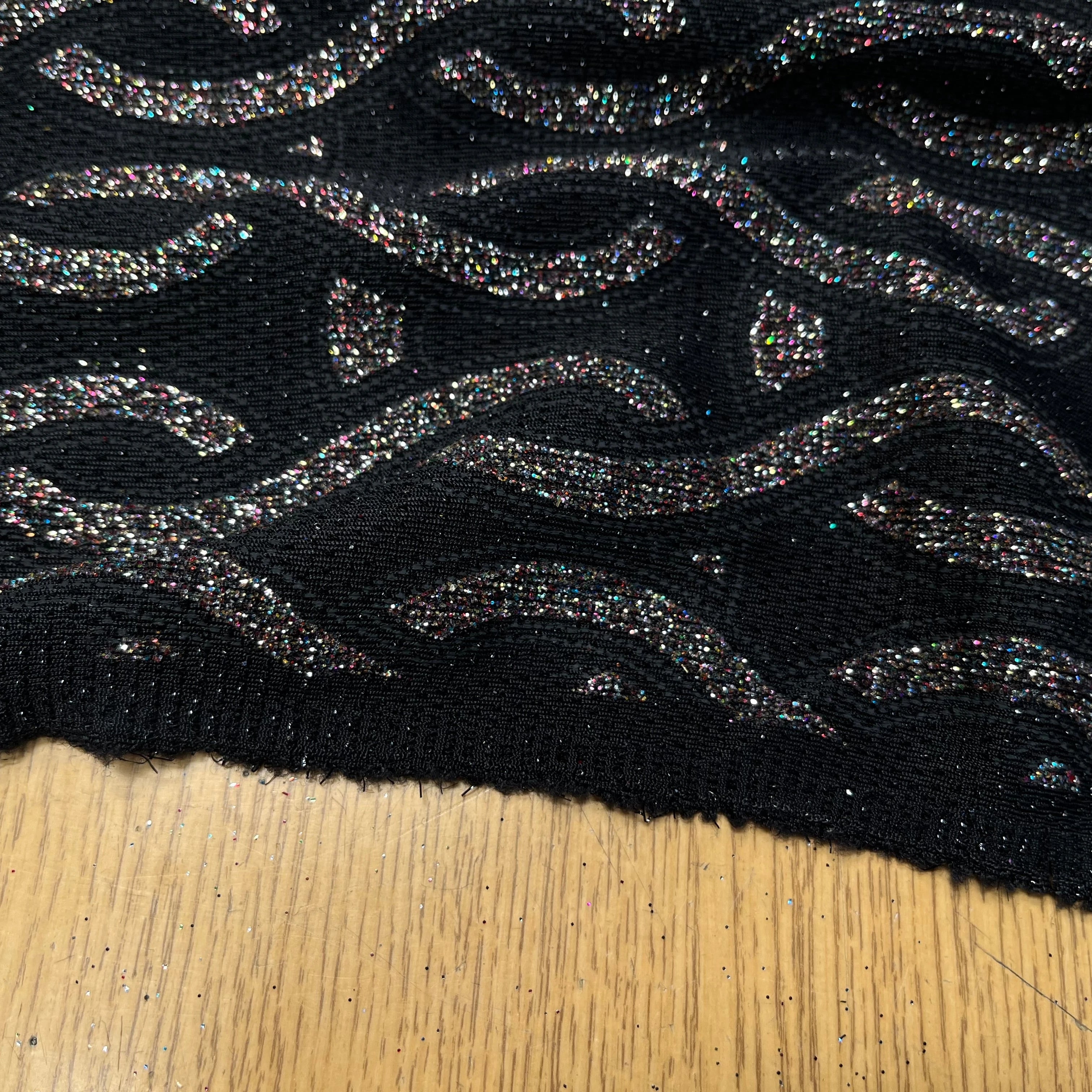 MAILLE SEQUIN MOTIF CROCHETS BRILLANTE MULTICOLORES - My Little Coupon