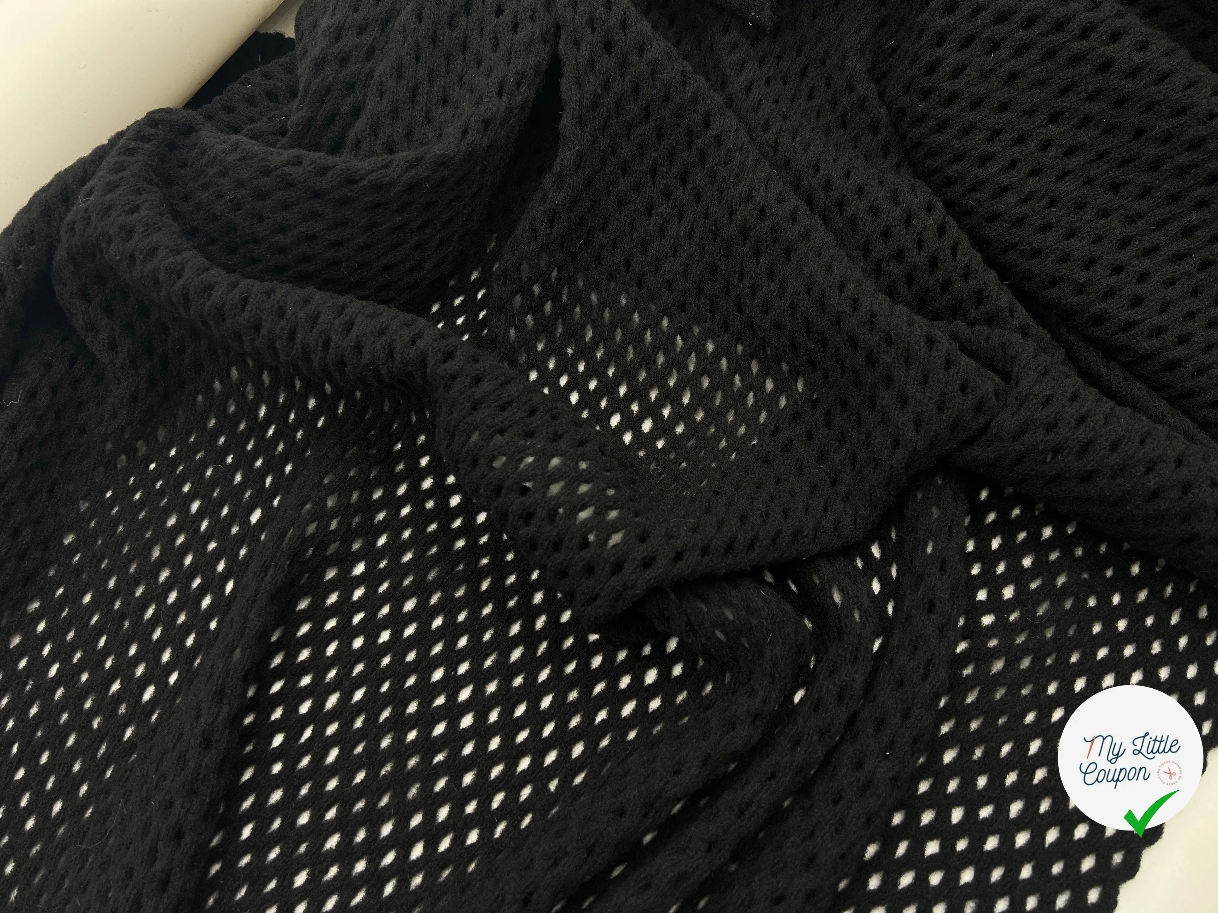 MAILLE TRICOTÉE AJOURÉE DE MOTIFS LOSANGES NOIR - coupon de tissu de 3 mètres - My Little Coupon - tissu - coudre