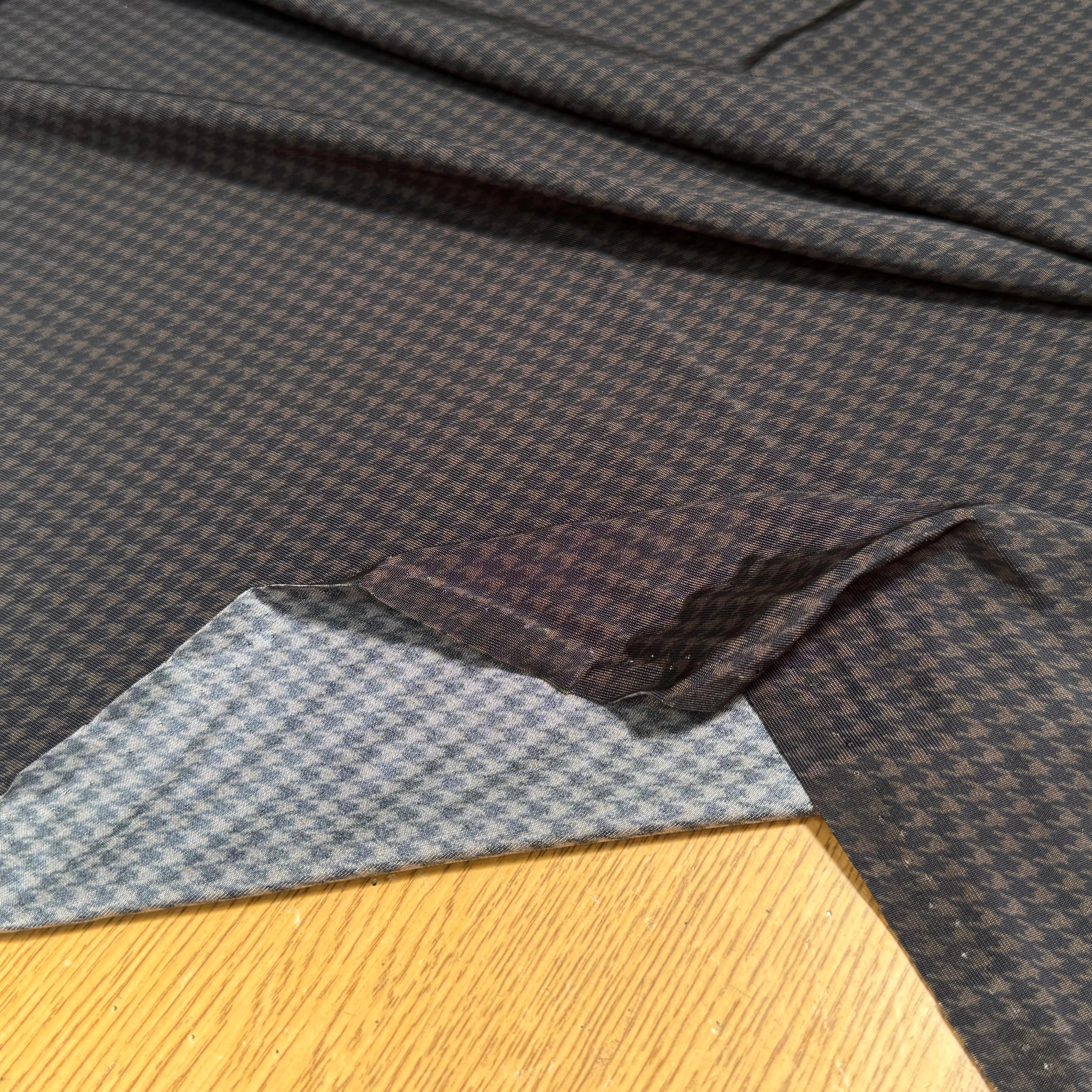 MAILLE VISCOSE FLUIDE ULTRA STRETCH FOND NOIR MINI PIED DE POULE MARRON SATINÉE - My Little Coupon