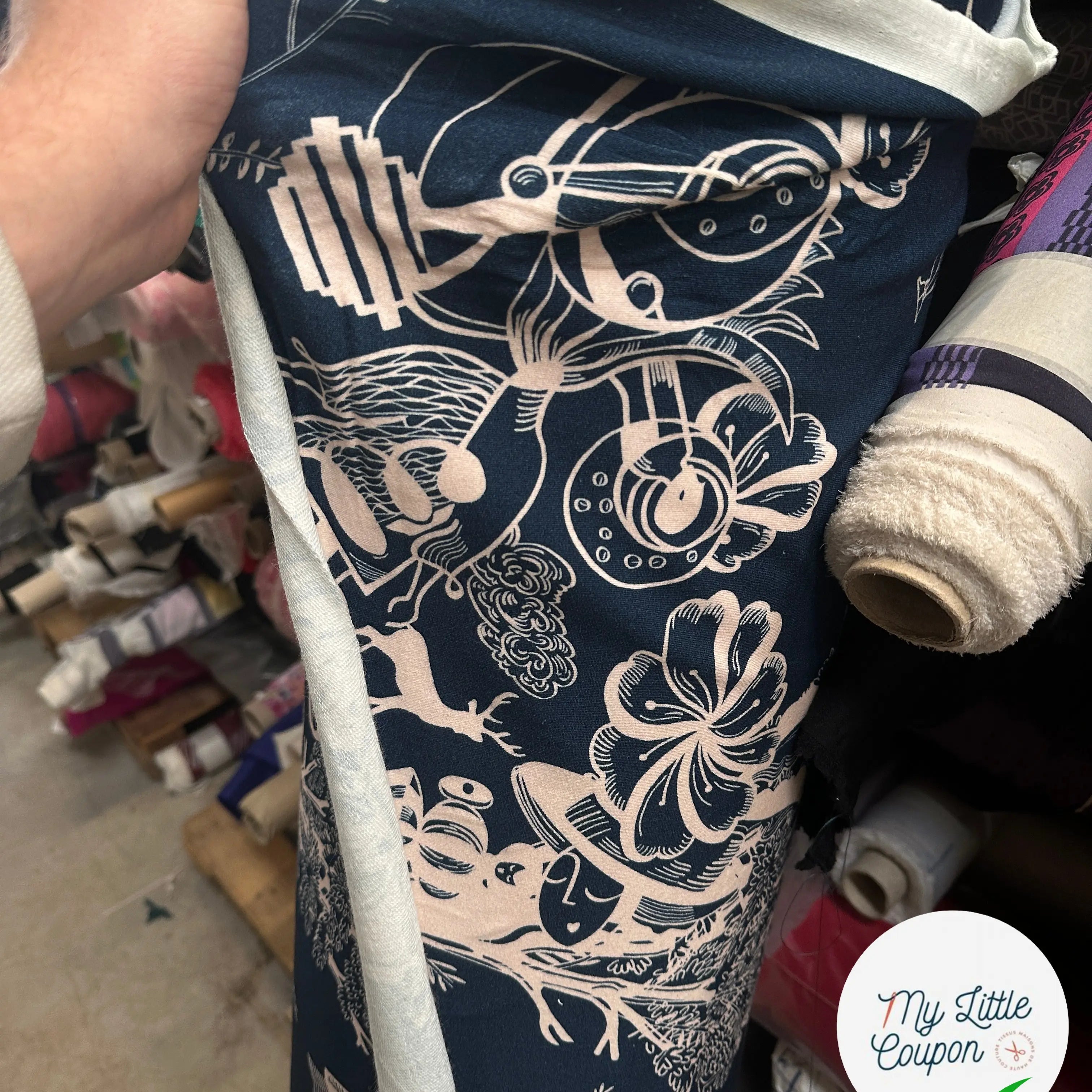 MOLLETON FOND BLEU MOTIVO ASTRATTO - My Little Coupon