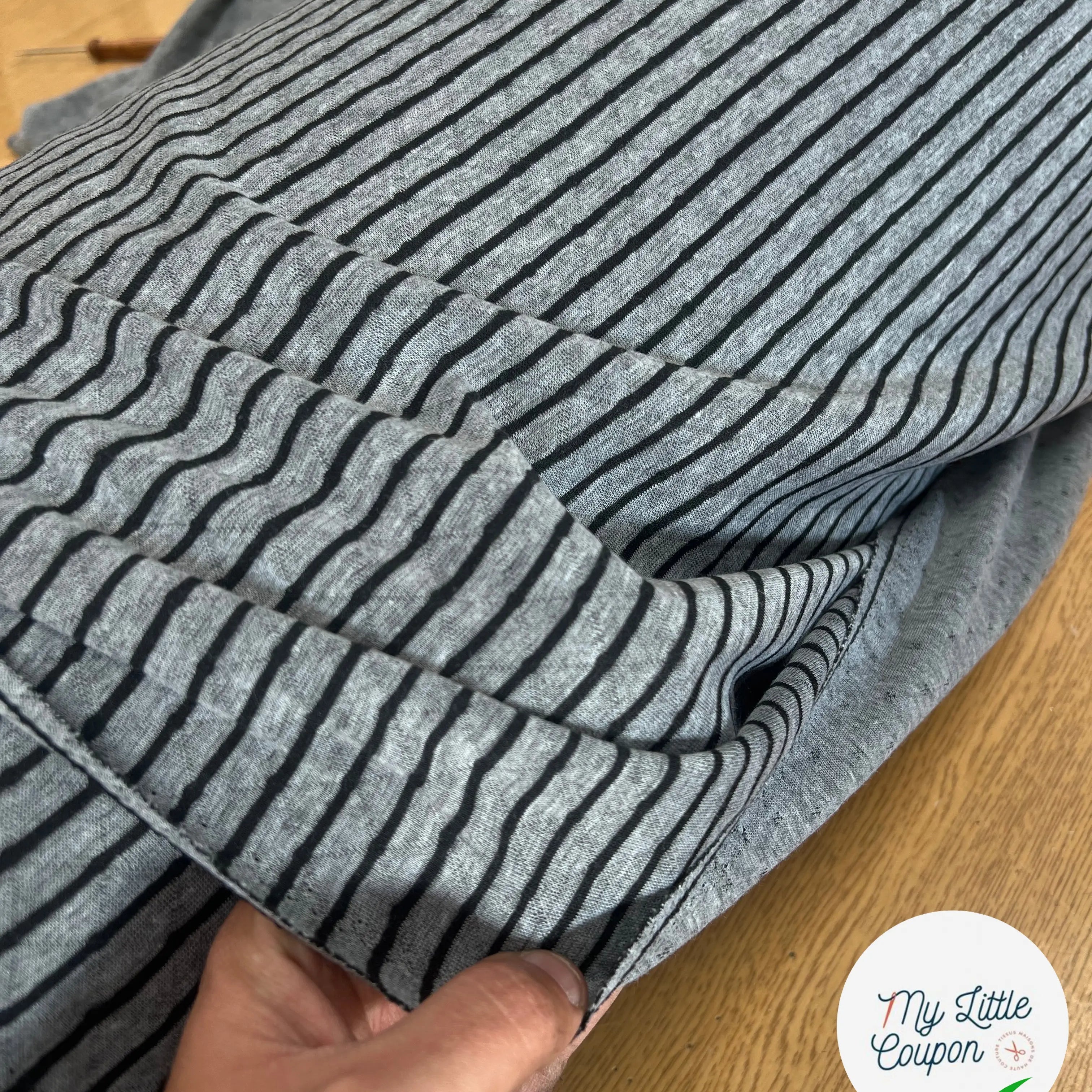 MOLLETON GRIS RAYURES NOIRES - My Little Coupon