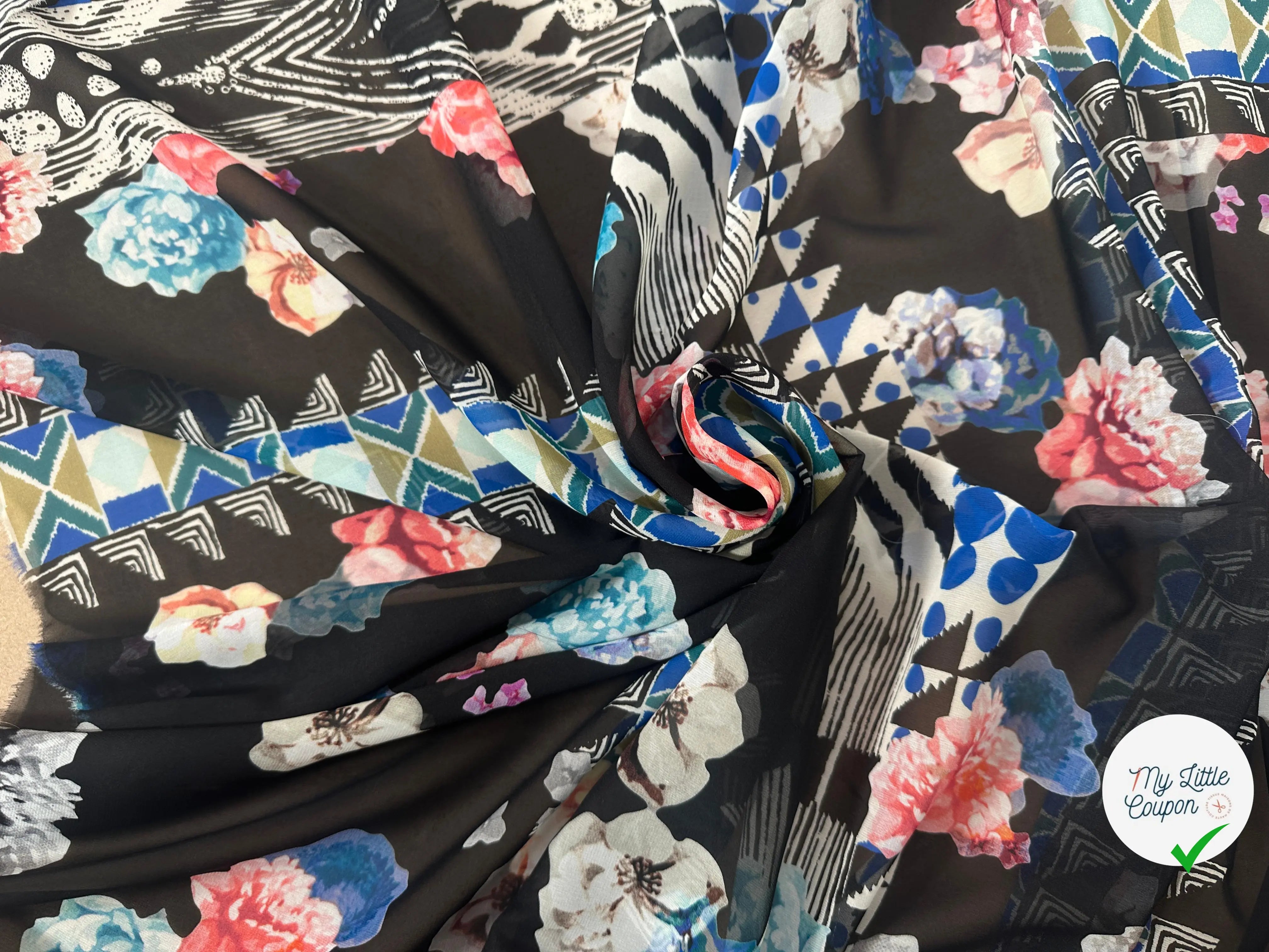 MOUSSELINE DE SOIE FIORI E GEOMETRIA SFONDO NERO - My Little Coupon