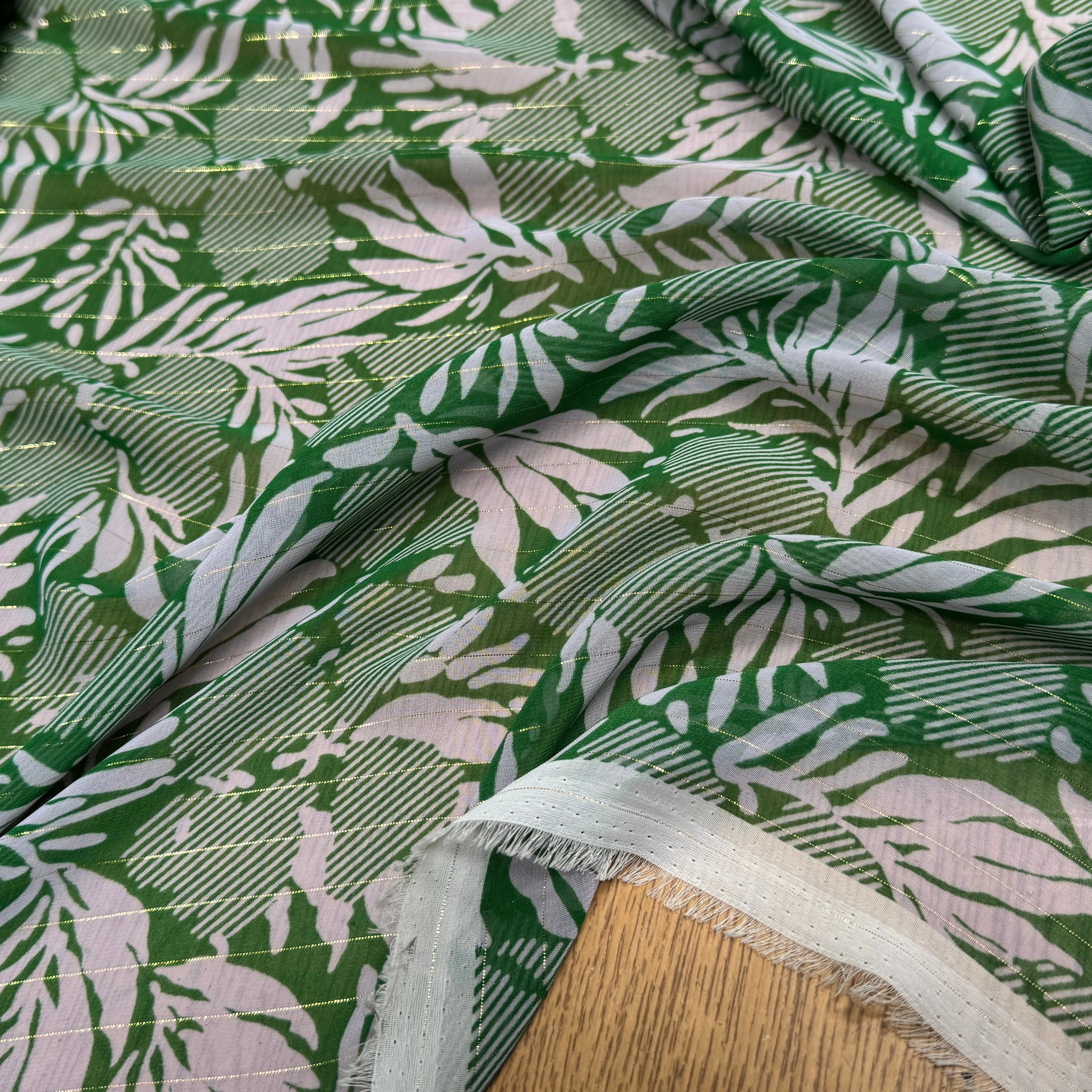 MOUSSELINE FOND VERT IMPRIMÉE MOTIFS FLORAUX - My Little Coupon
