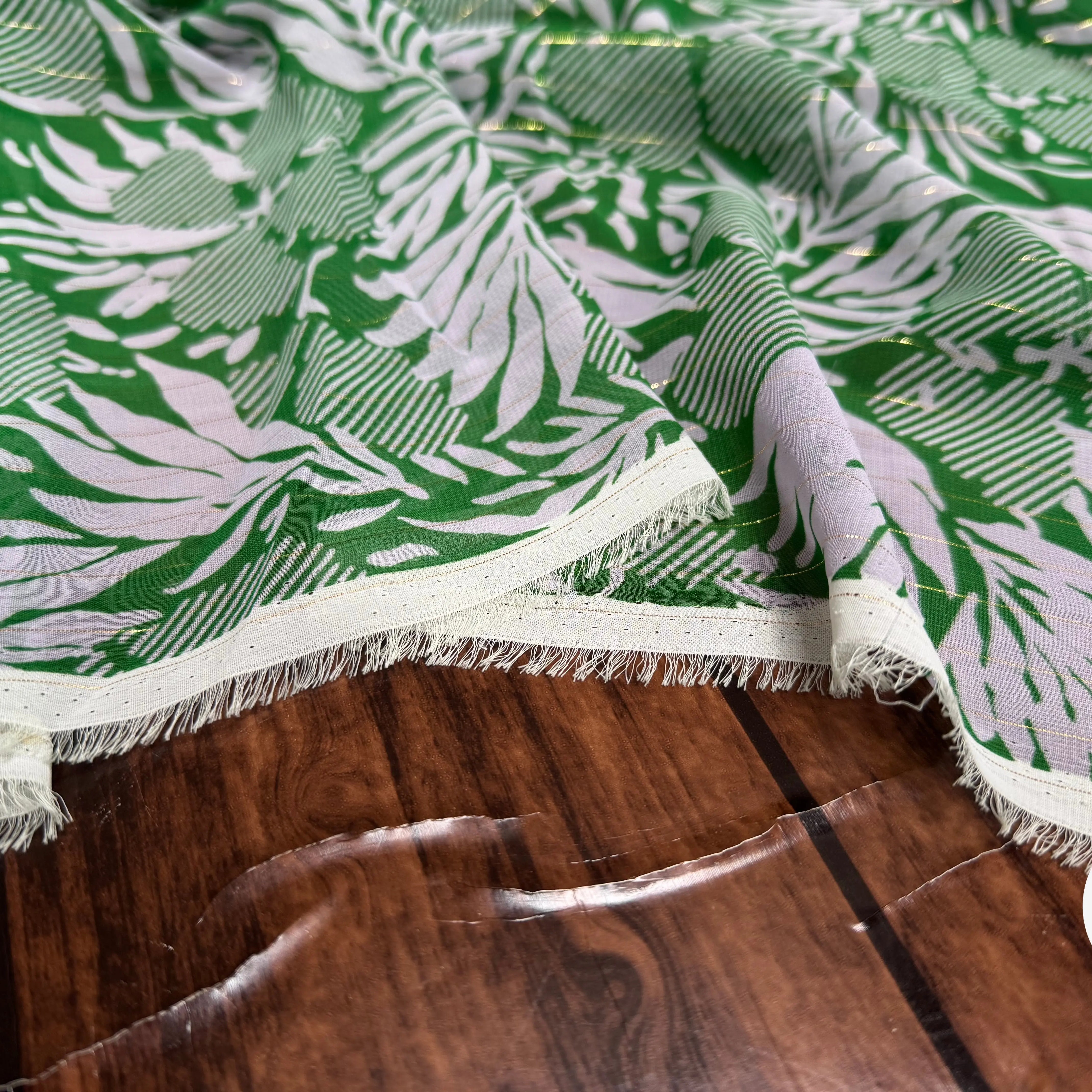 MOUSSELINE MOTIF FEUILLAGES VERT 100% POLYESTER - My Little Coupon