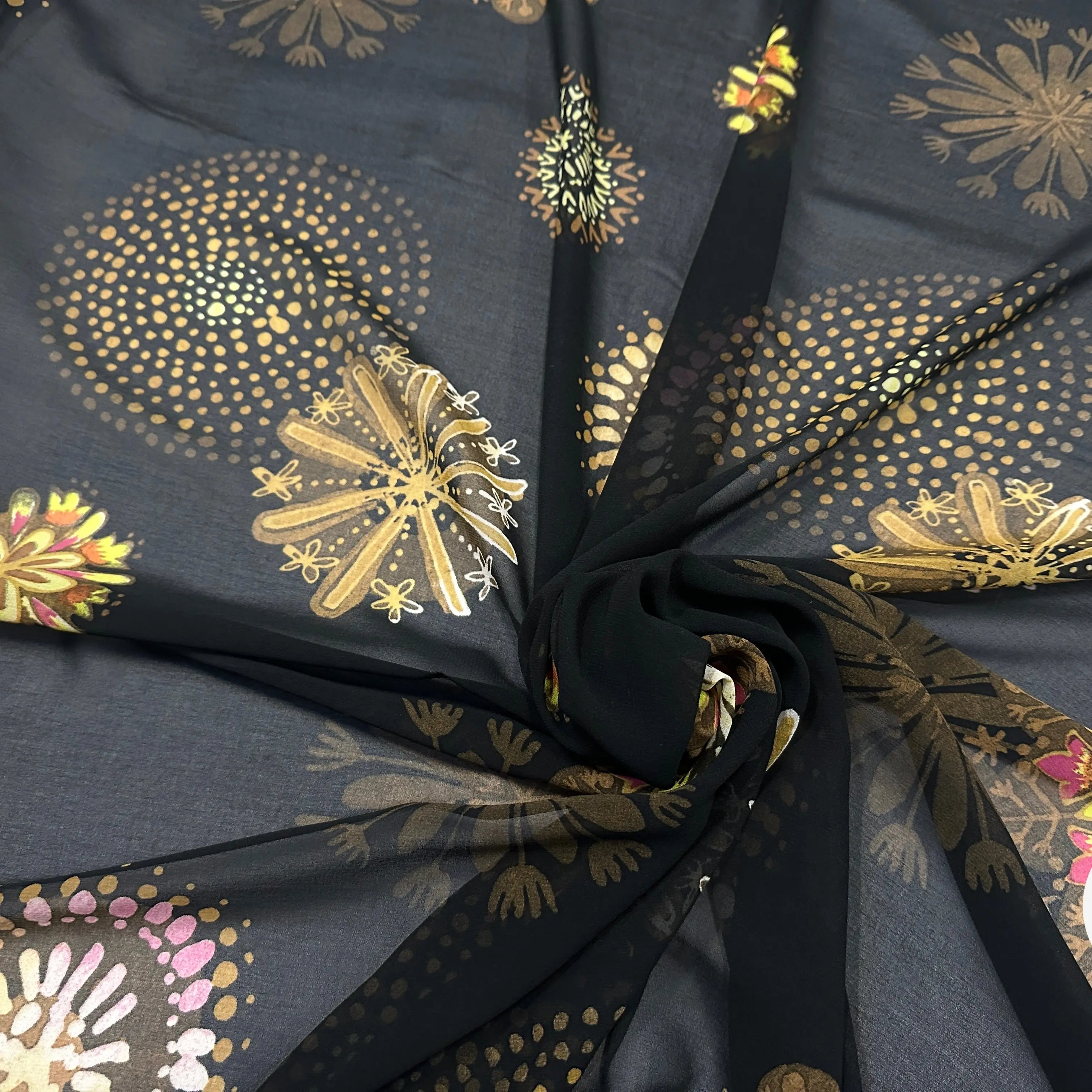 MOUSSELINE PETALES ABSTRAITES FOND NOIR - My Little Coupon