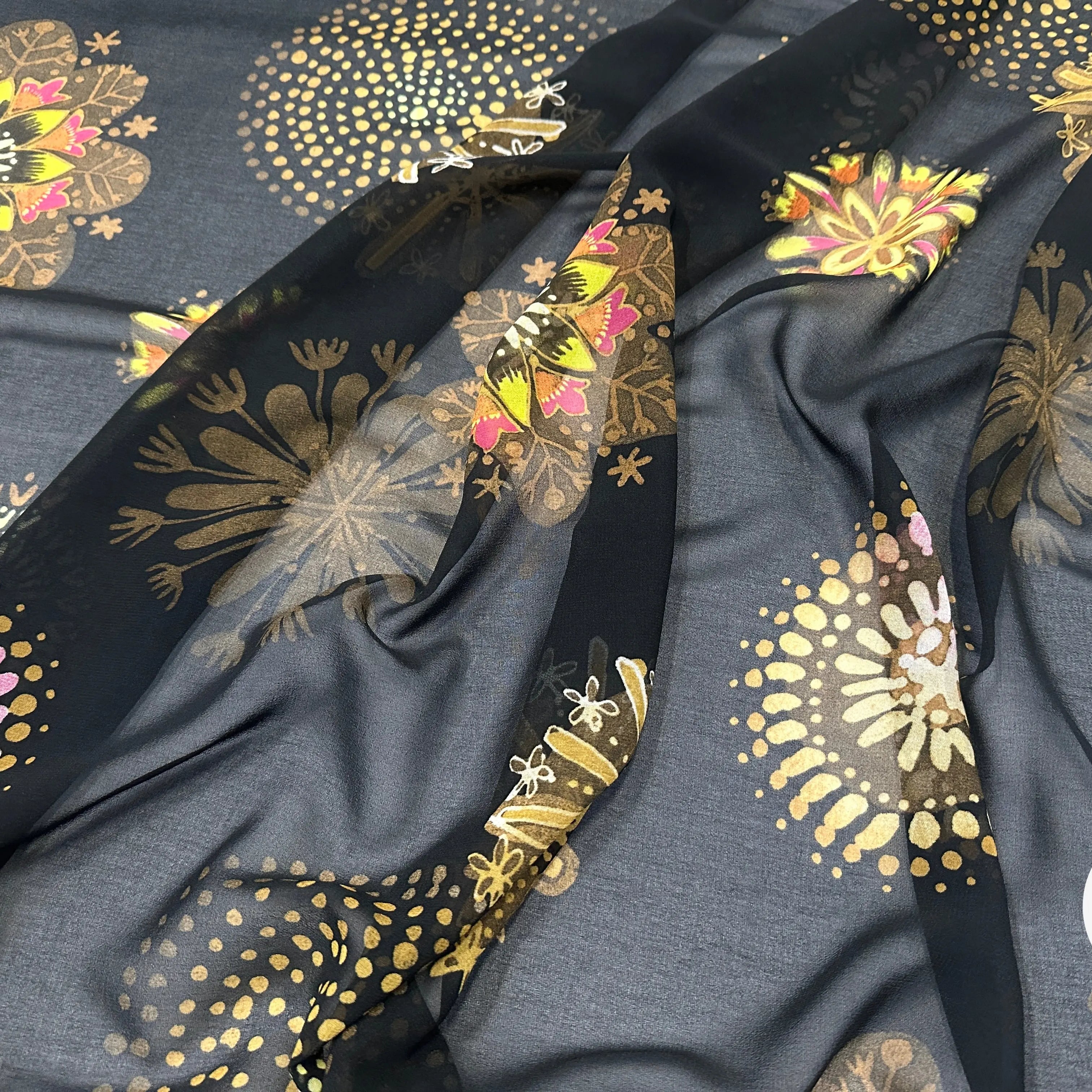 MOUSSELINE PETALES ABSTRAITES FOND NOIR - My Little Coupon