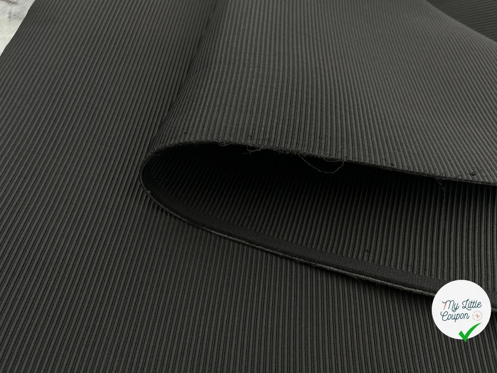 NÉOPRÈNE OTTOMAN CONTRECOLLÉ NOIR DOUBLE FACE - coupon de tissu de 3 mètres - My Little Coupon - tissu - coudre