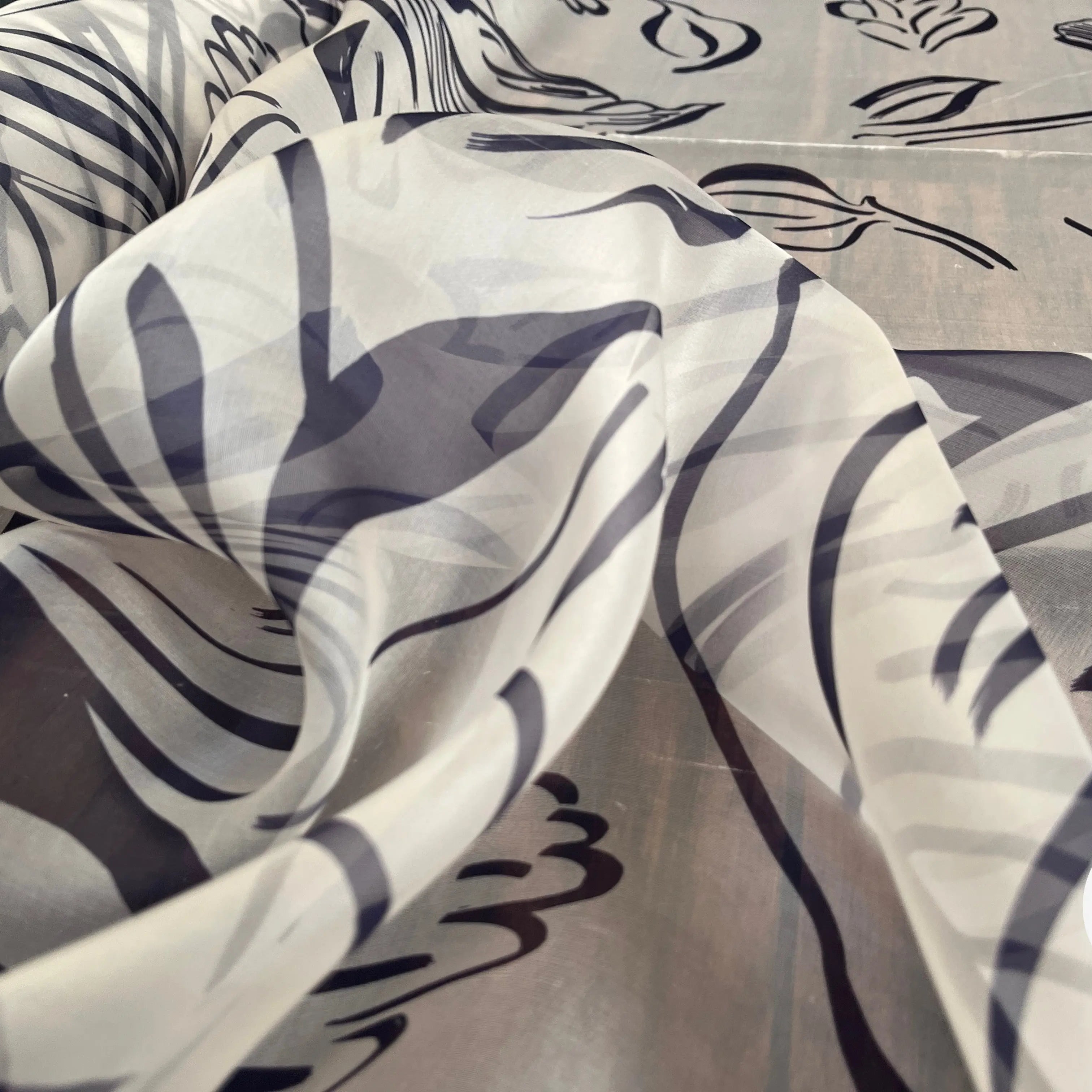 ORGANZA DE SOIE IMPRIMÉ GRAPHIQUE FONC BLANC - My Little Coupon