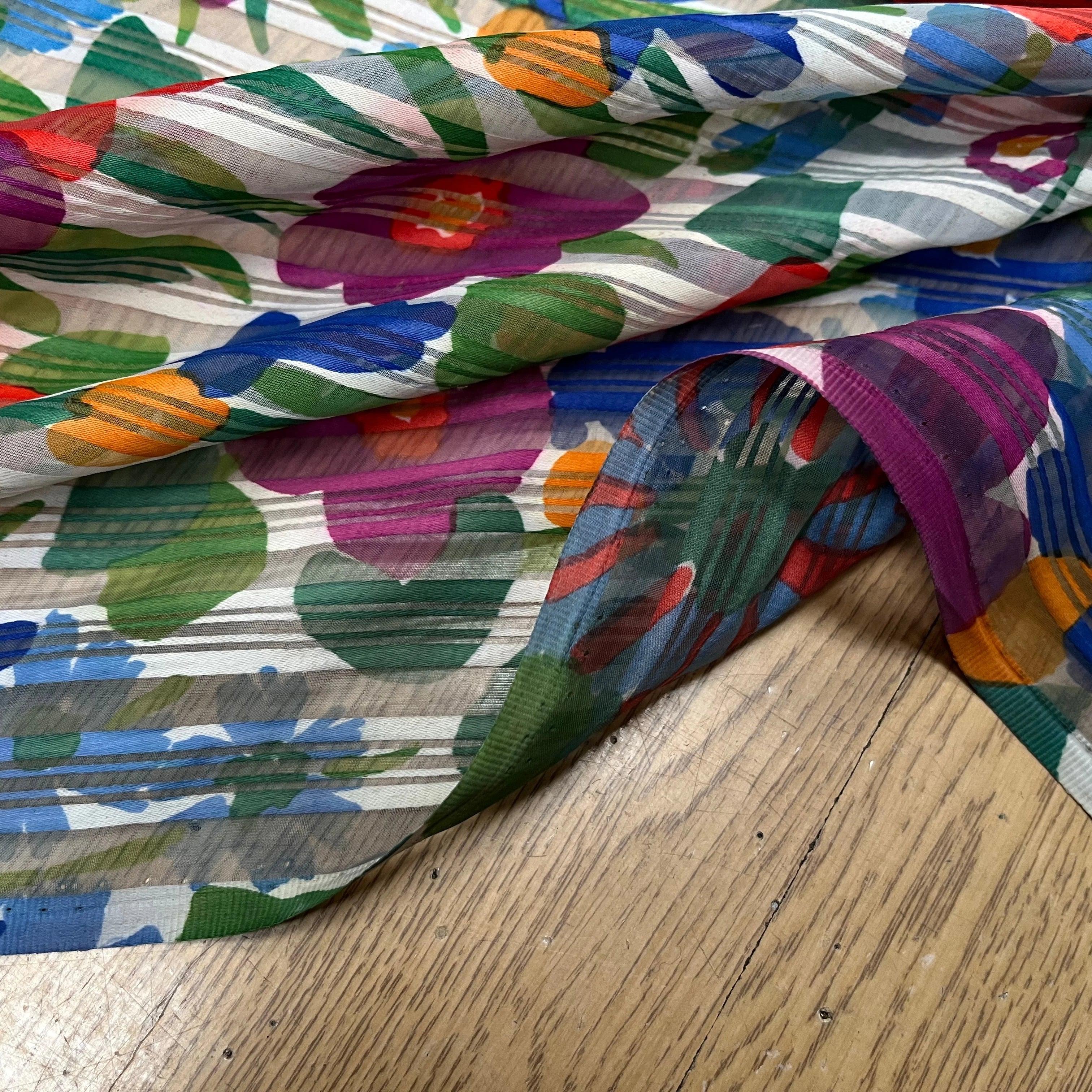 ORGANZA IMPRIMÉ FLEURS MULTICOLORES AVEC DES RAYURES TEXTURÉES - My Little Coupon