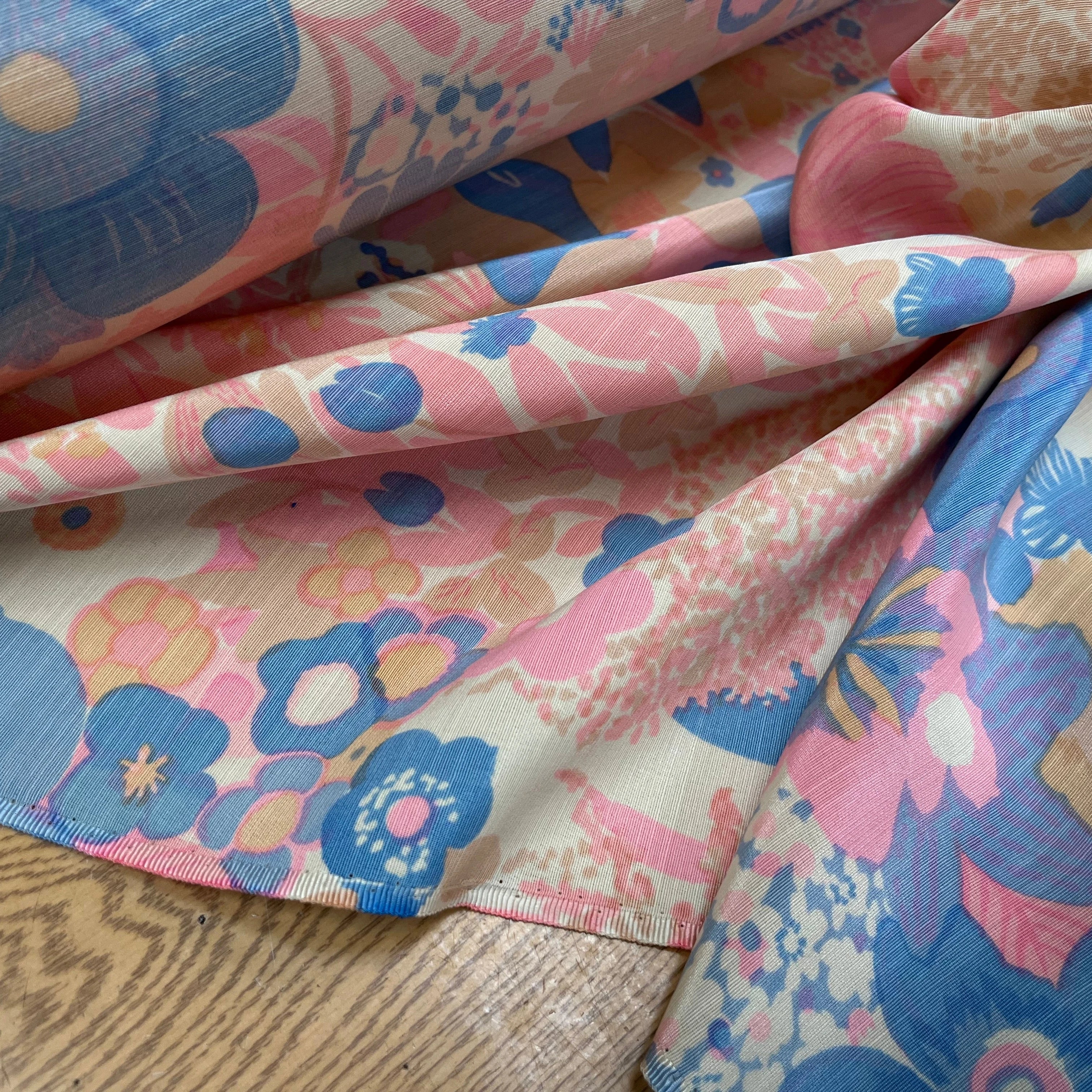 OTTOMAN LAINE VISCOSE FOND BEIGE MOTIF FLEURS ROSE BLEU 95CM - My Little Coupon