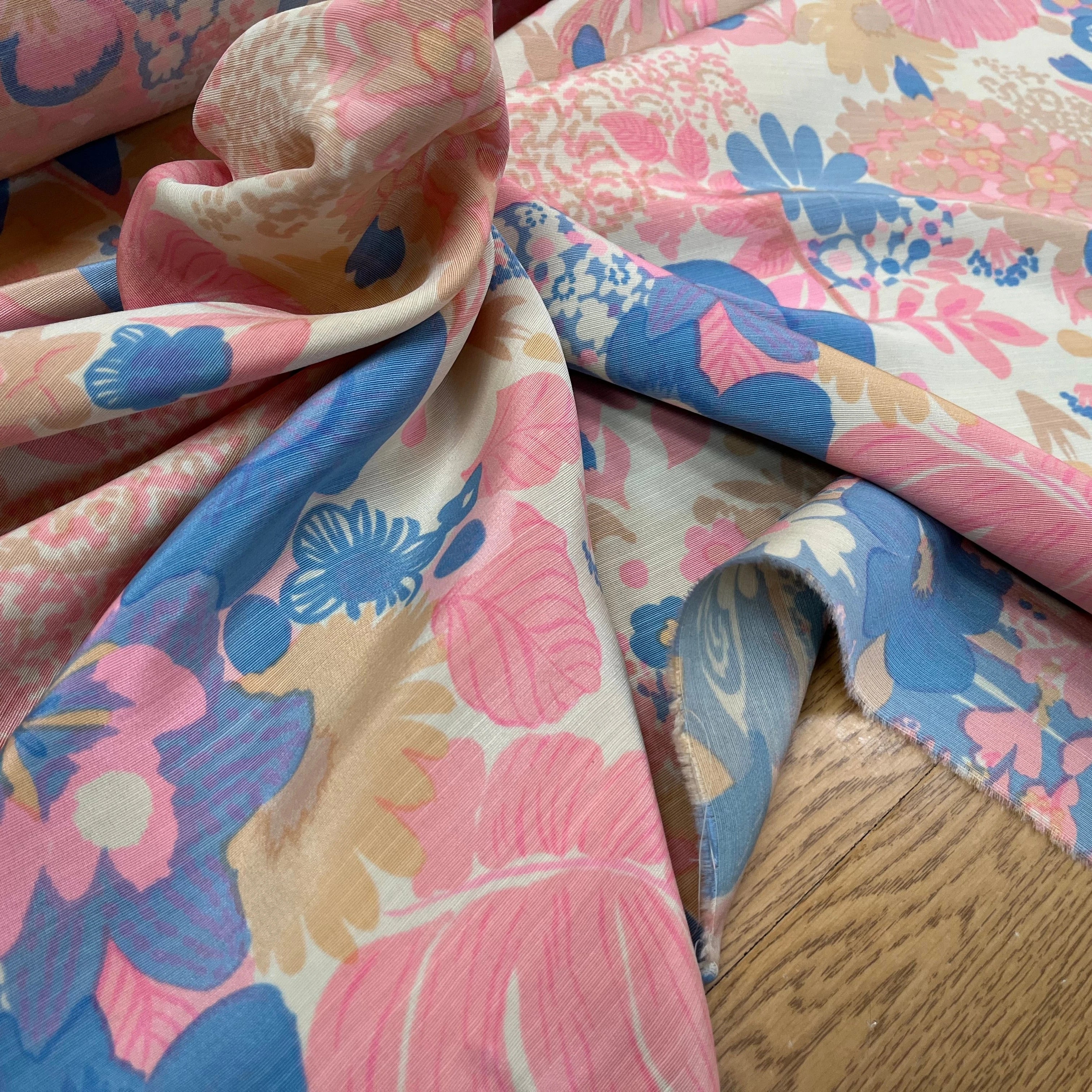 OTTOMAN LAINE VISCOSE FOND BEIGE MOTIF FLEURS ROSE BLEU 95CM - My Little Coupon