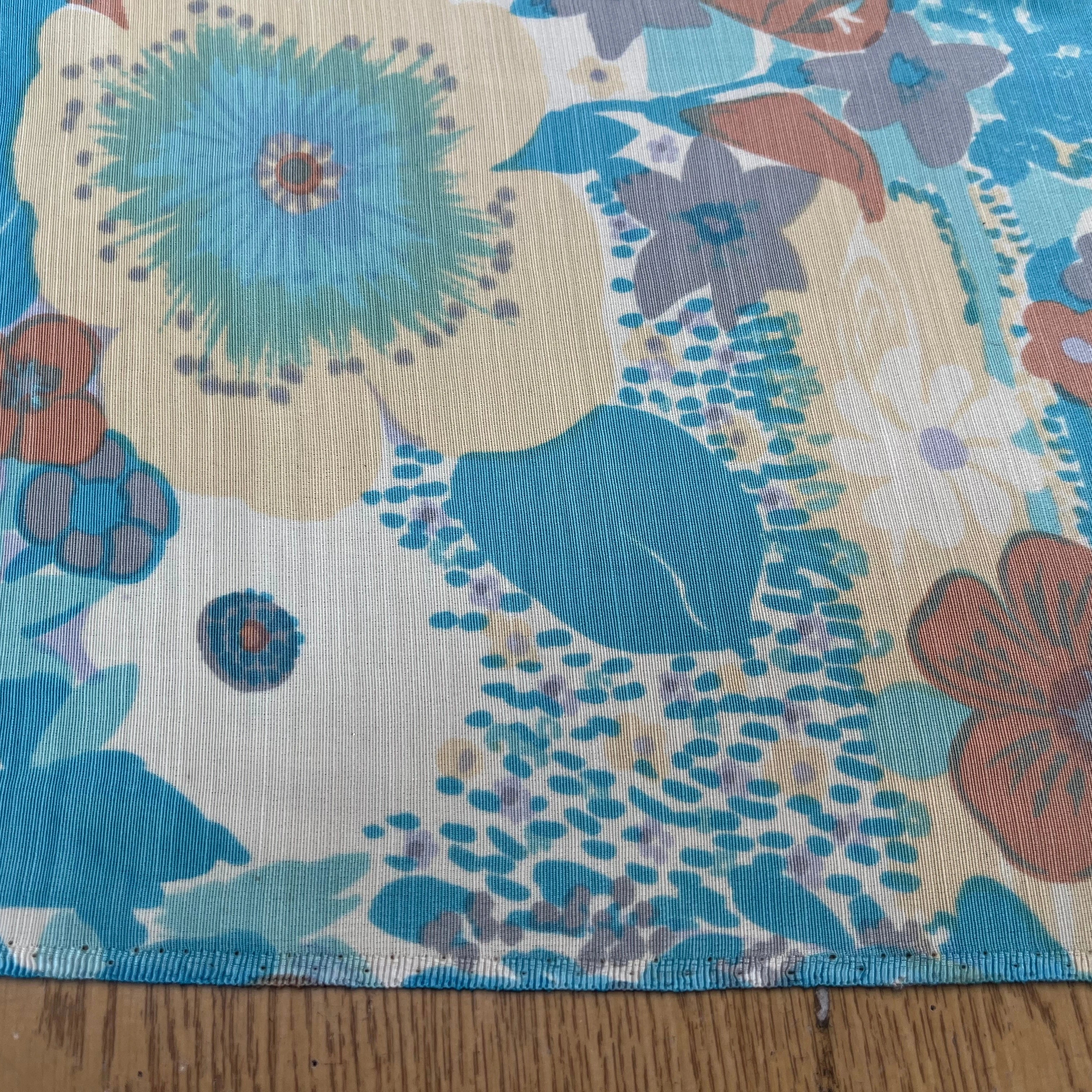 OTTOMAN LAINE VISCOSE FOND ÉCRU MOTIF FLEURS BLEU MARRON VERT 95CM - My Little Coupon