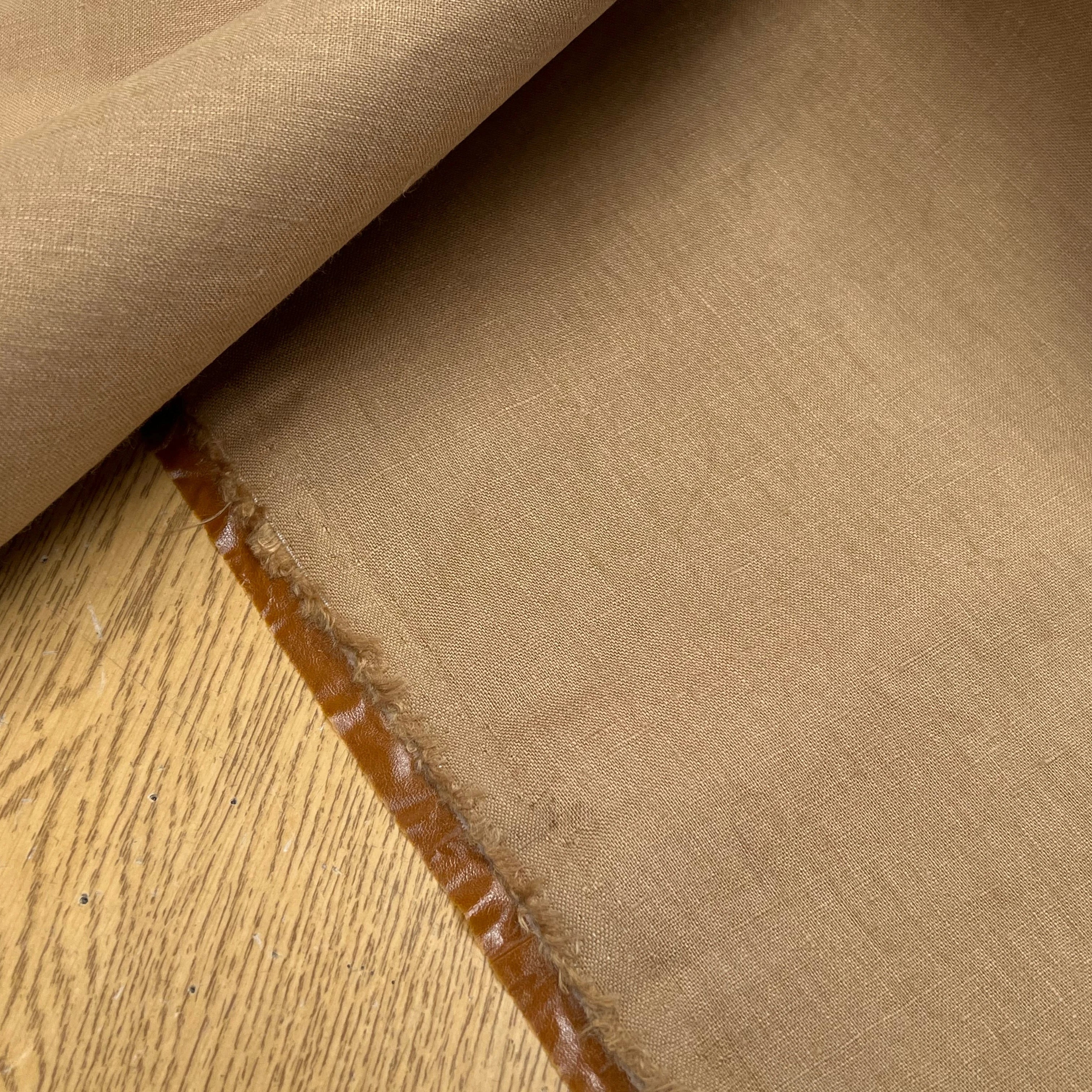 PERCALE DE COTON CHINTZÉ VILNIUS CONTRECOLLÉ ASPECT DAIM MARRON CAMEL - My Little Coupon